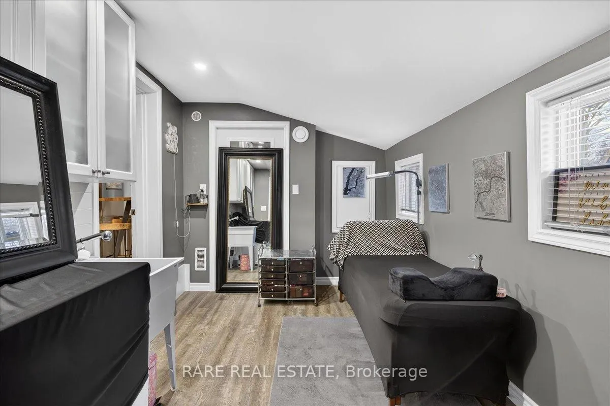 Photo 5 of 119 Essa Road, Barrie, Allandale — HOMEH
