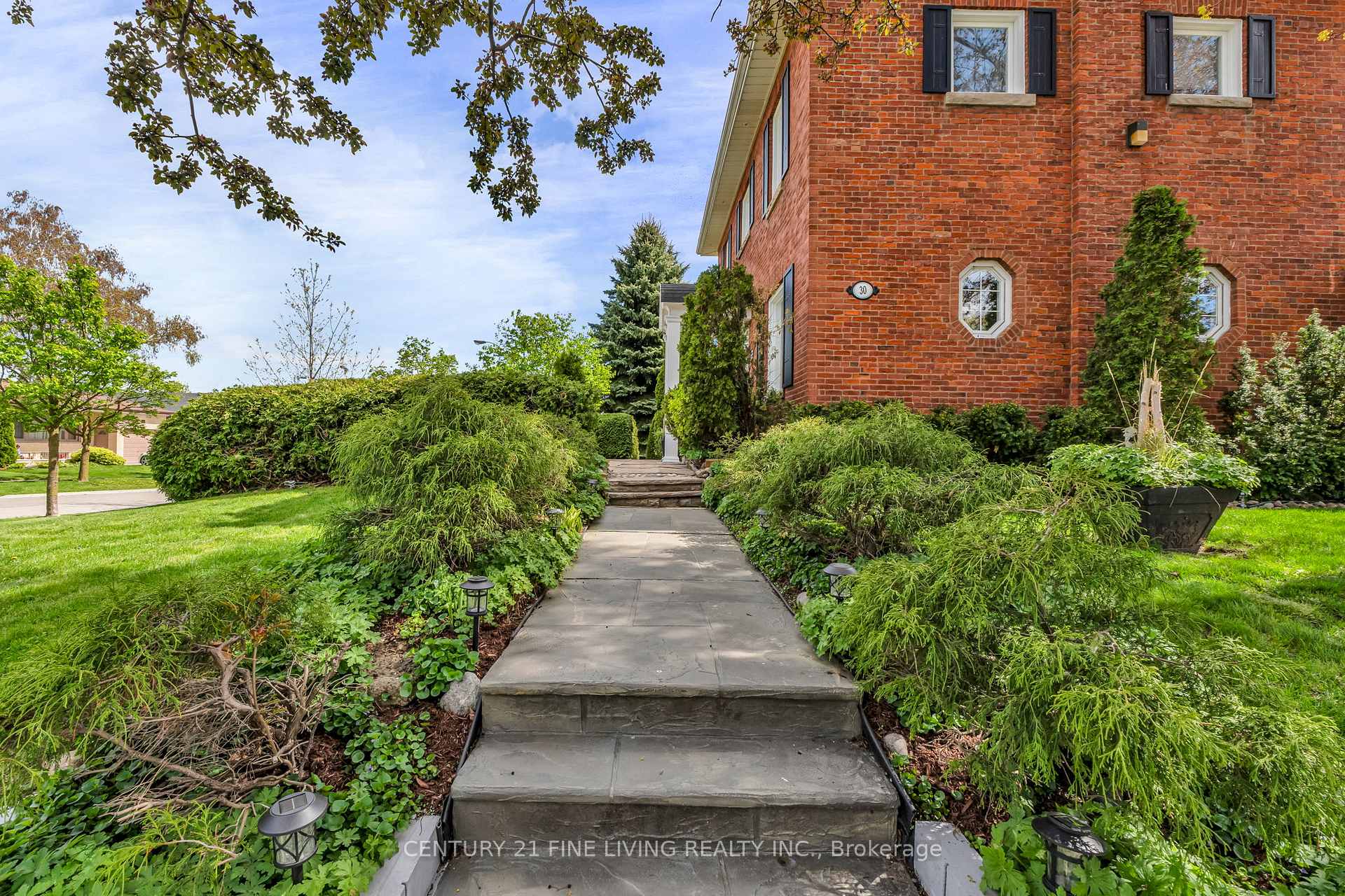 Photo 2 of 30 Norgrove Crescent, Etobicoke, Willowridge-Martingrove-Richview — HOMEH