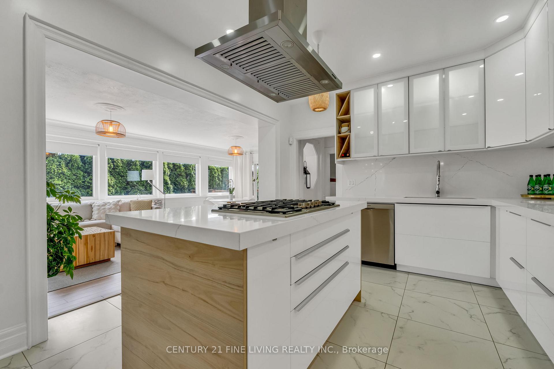 Photo 13 of 30 Norgrove Crescent, Etobicoke, Willowridge-Martingrove-Richview — HOMEH