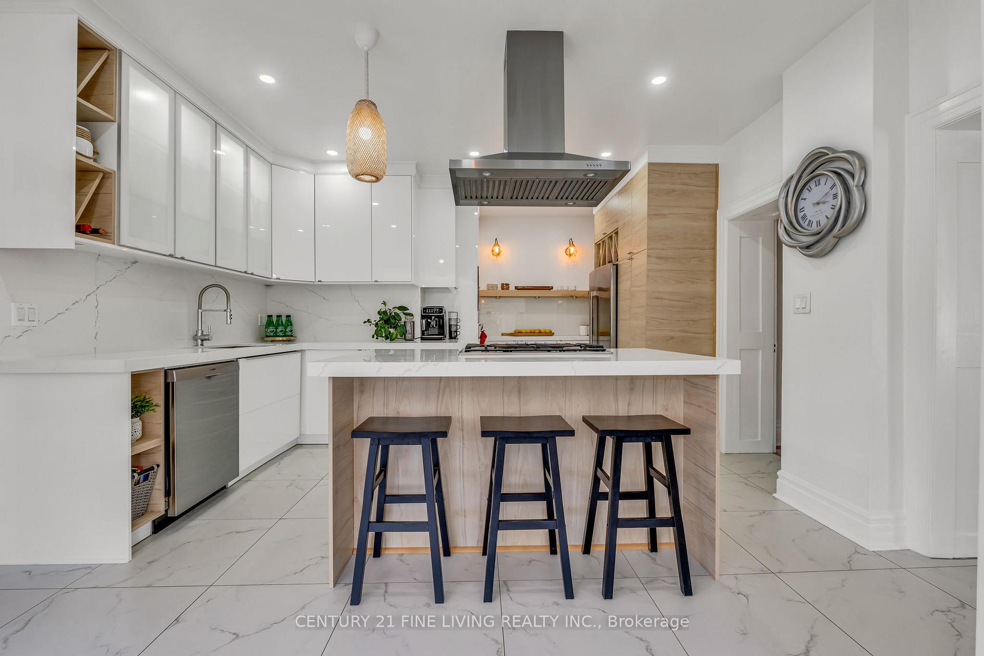 Photo 18 of 30 Norgrove Crescent, Etobicoke, Willowridge-Martingrove-Richview — HOMEH