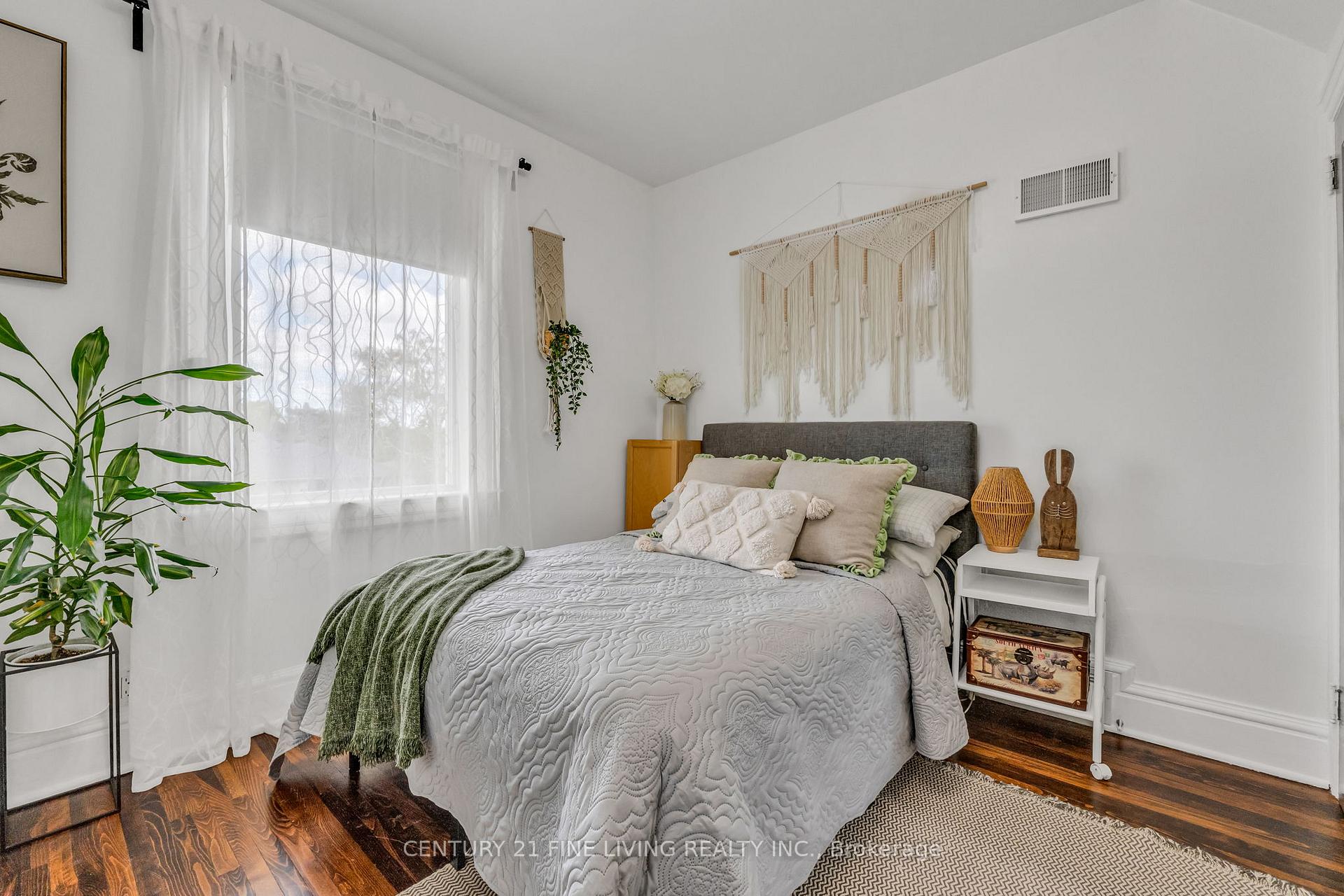 Photo 36 of 30 Norgrove Crescent, Etobicoke, Willowridge-Martingrove-Richview — HOMEH
