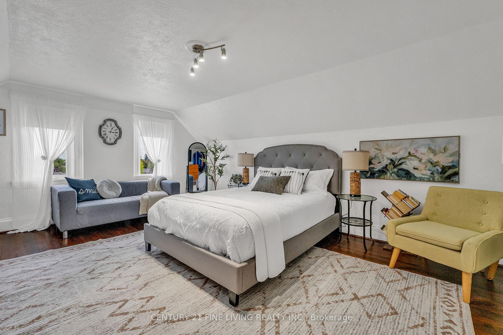 Photo 38 of 30 Norgrove Crescent, Etobicoke, Willowridge-Martingrove-Richview — HOMEH