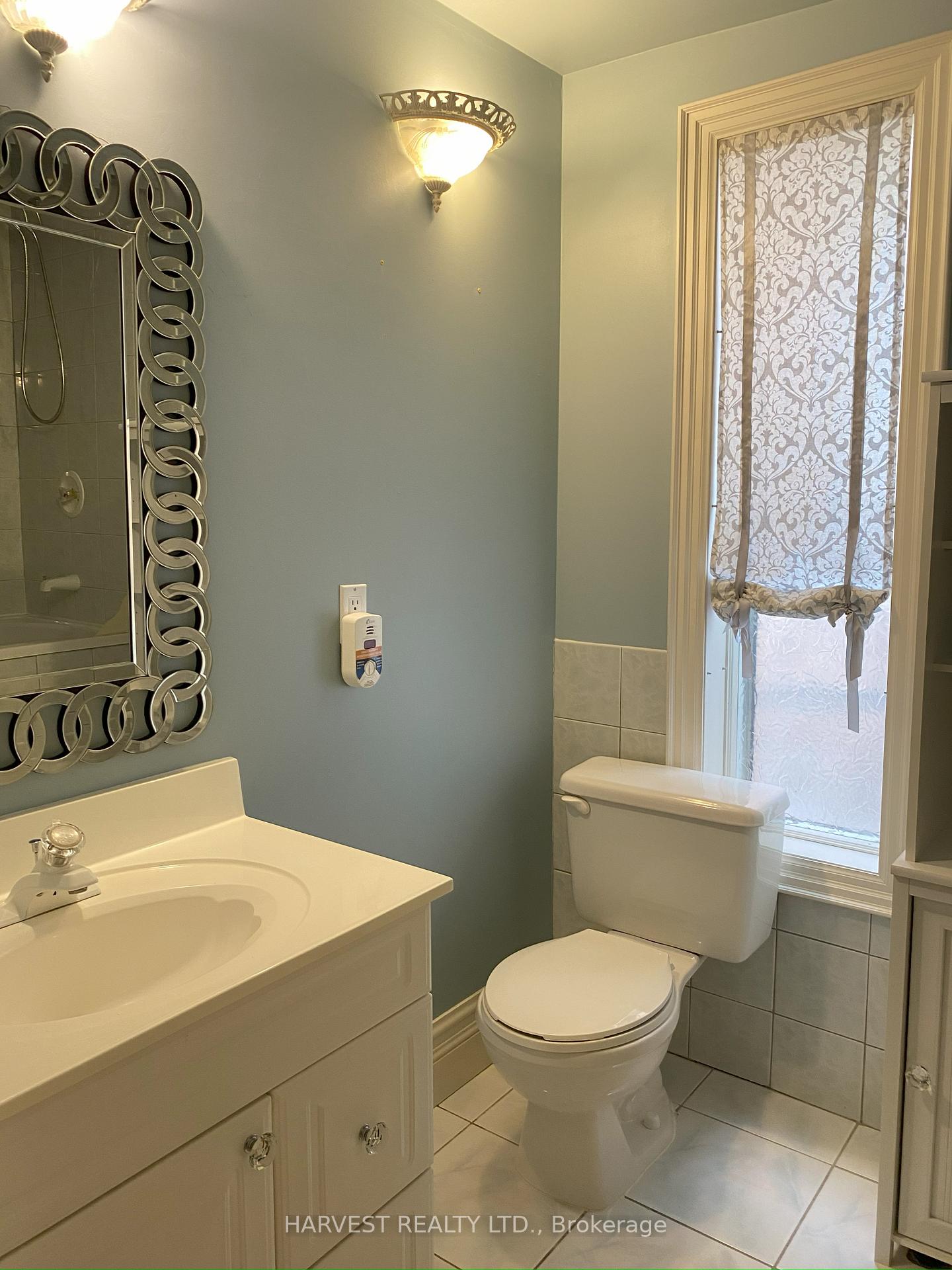 Photo 10 of 54 Florence Street, Toronto, Little Portugal — HOMEH