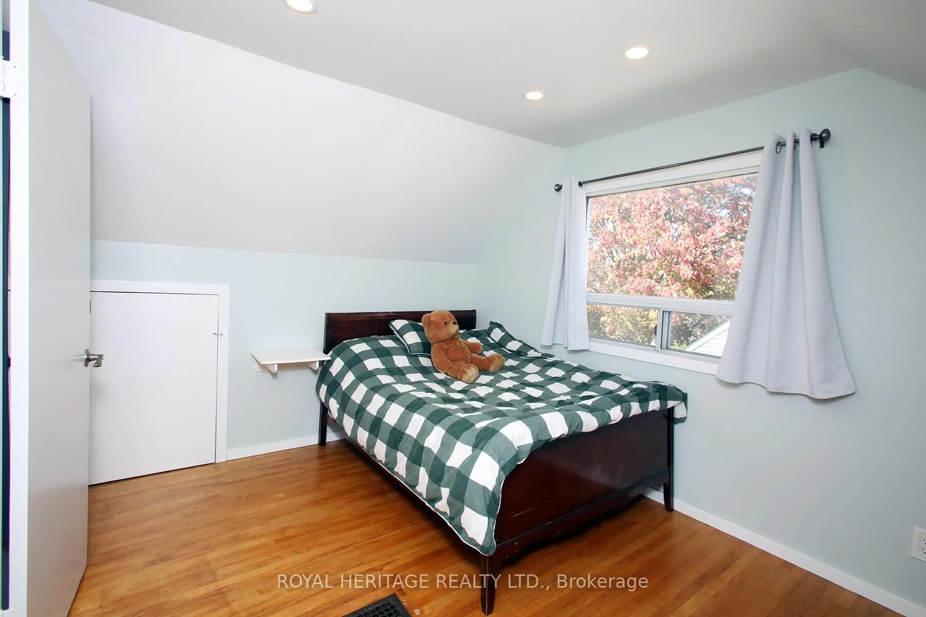 Photo 72 of 16 Burcher Road, Ajax, South East — HOMEH