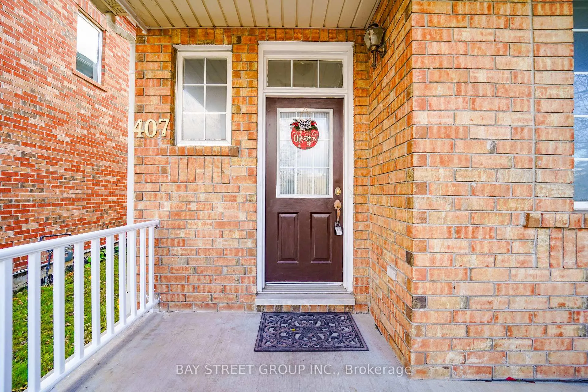 Photo 3 of 407 Hollandview Trail, Aurora, Bayview Wellington — HOMEH