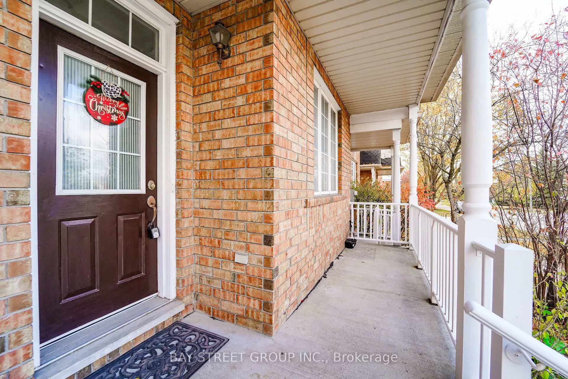 Photo 4 of 407 Hollandview Trail, Aurora, Bayview Wellington — HOMEH