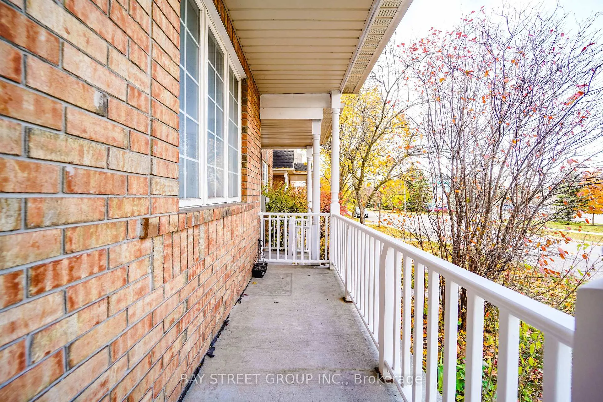 Photo 5 of 407 Hollandview Trail, Aurora, Bayview Wellington — HOMEH