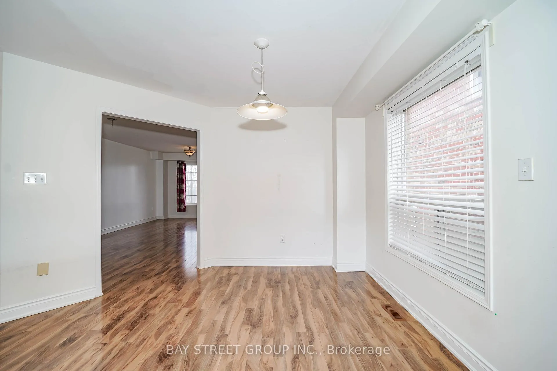 Photo 15 of 407 Hollandview Trail, Aurora, Bayview Wellington — HOMEH
