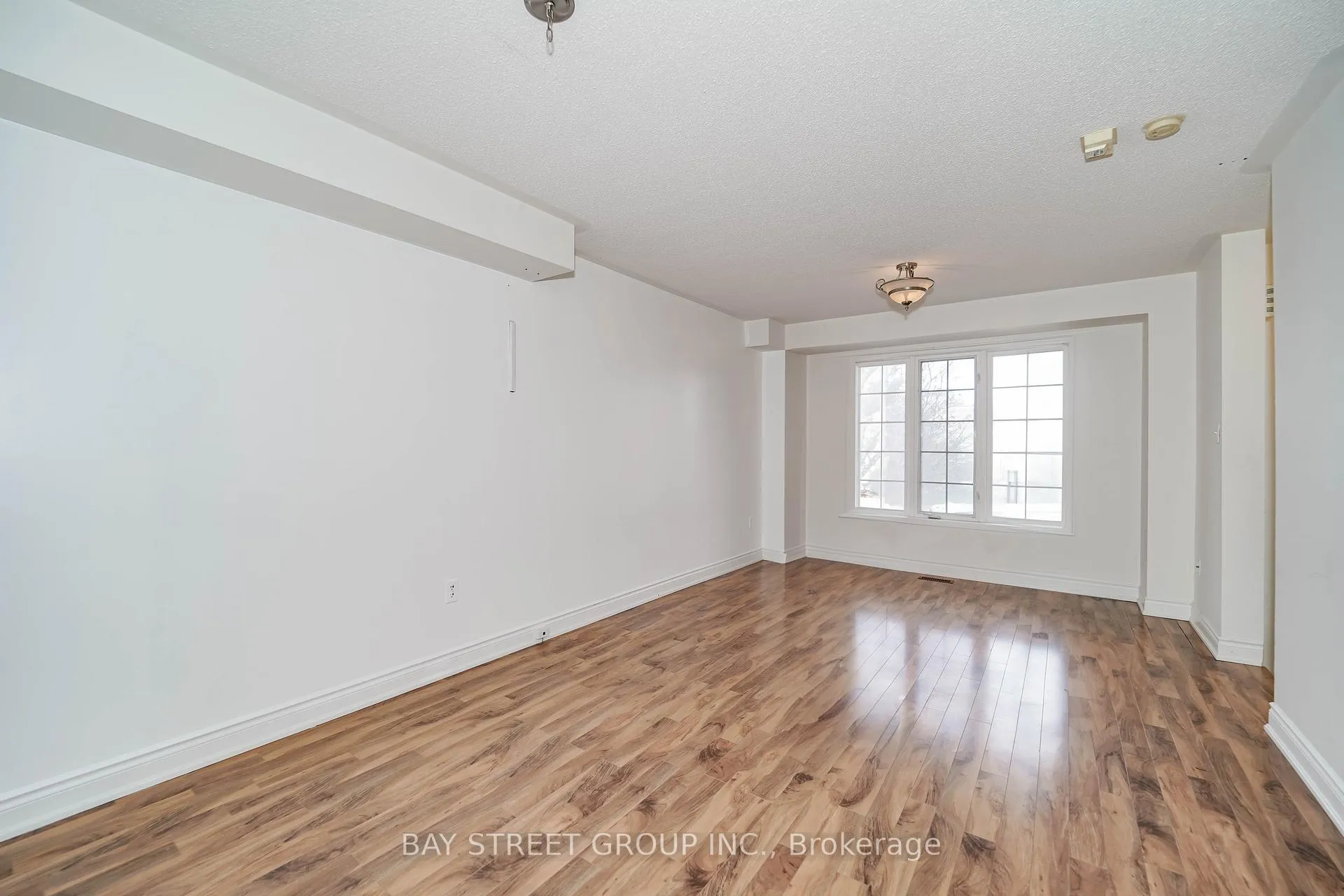 Photo 17 of 407 Hollandview Trail, Aurora, Bayview Wellington — HOMEH
