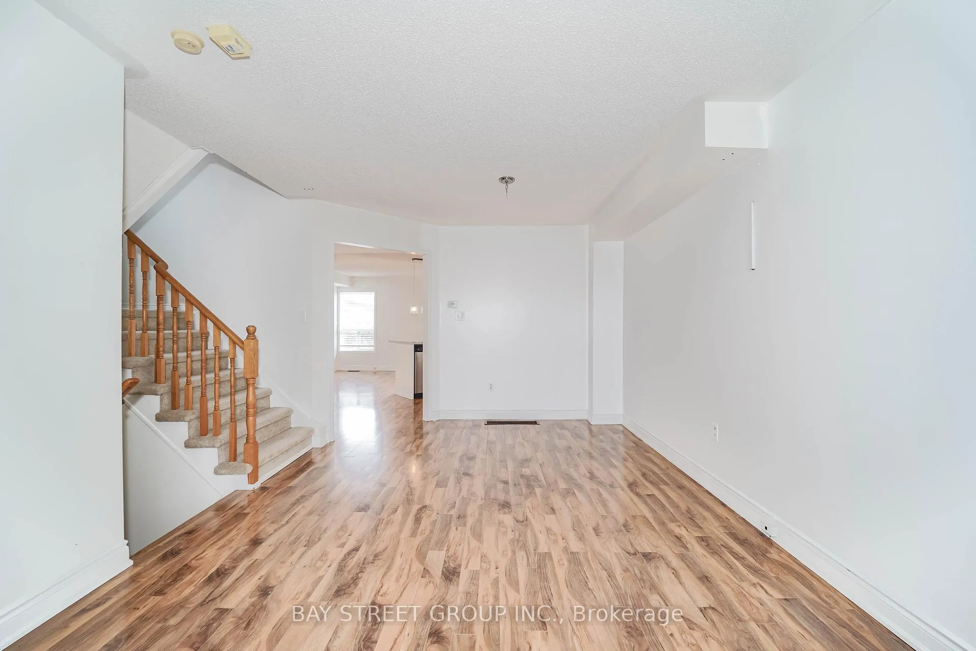 Photo 19 of 407 Hollandview Trail, Aurora, Bayview Wellington — HOMEH