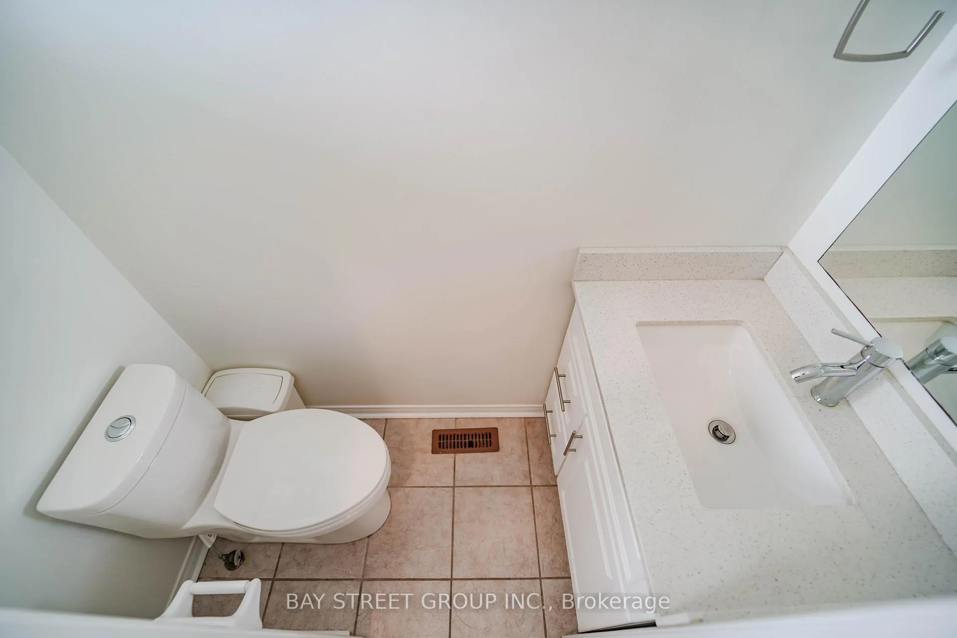 Photo 20 of 407 Hollandview Trail, Aurora, Bayview Wellington — HOMEH