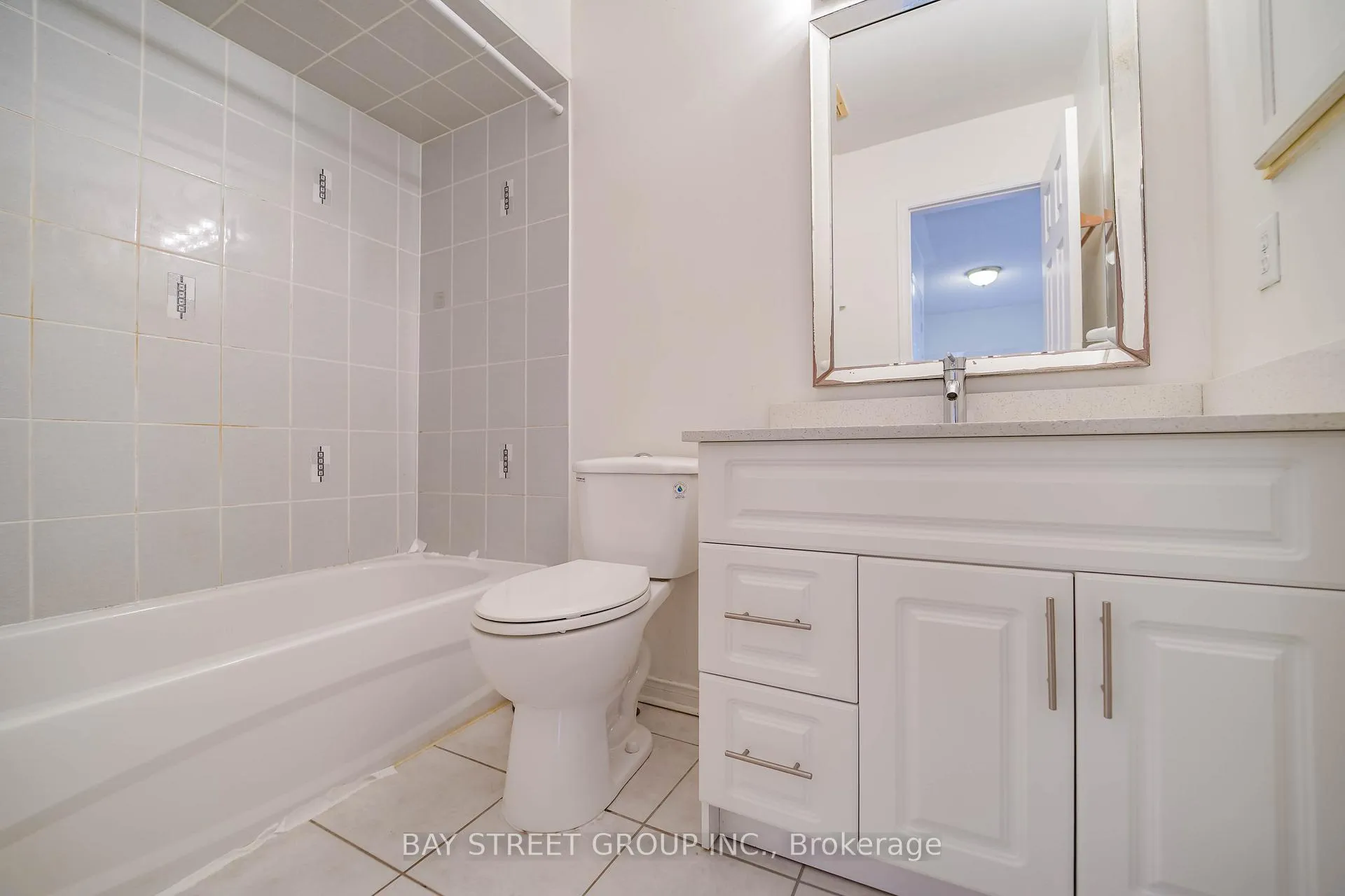 Photo 26 of 407 Hollandview Trail, Aurora, Bayview Wellington — HOMEH