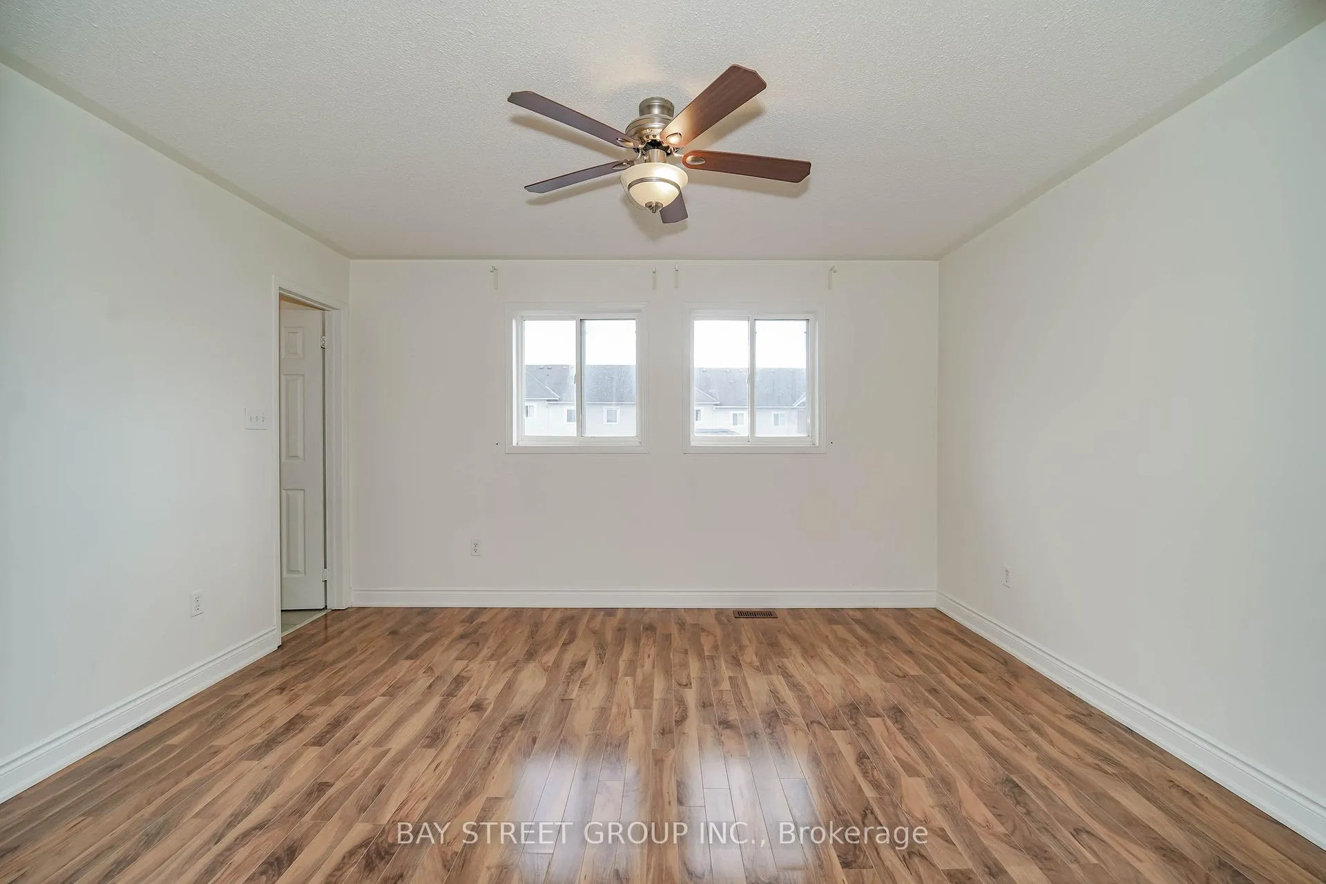 Photo 28 of 407 Hollandview Trail, Aurora, Bayview Wellington — HOMEH
