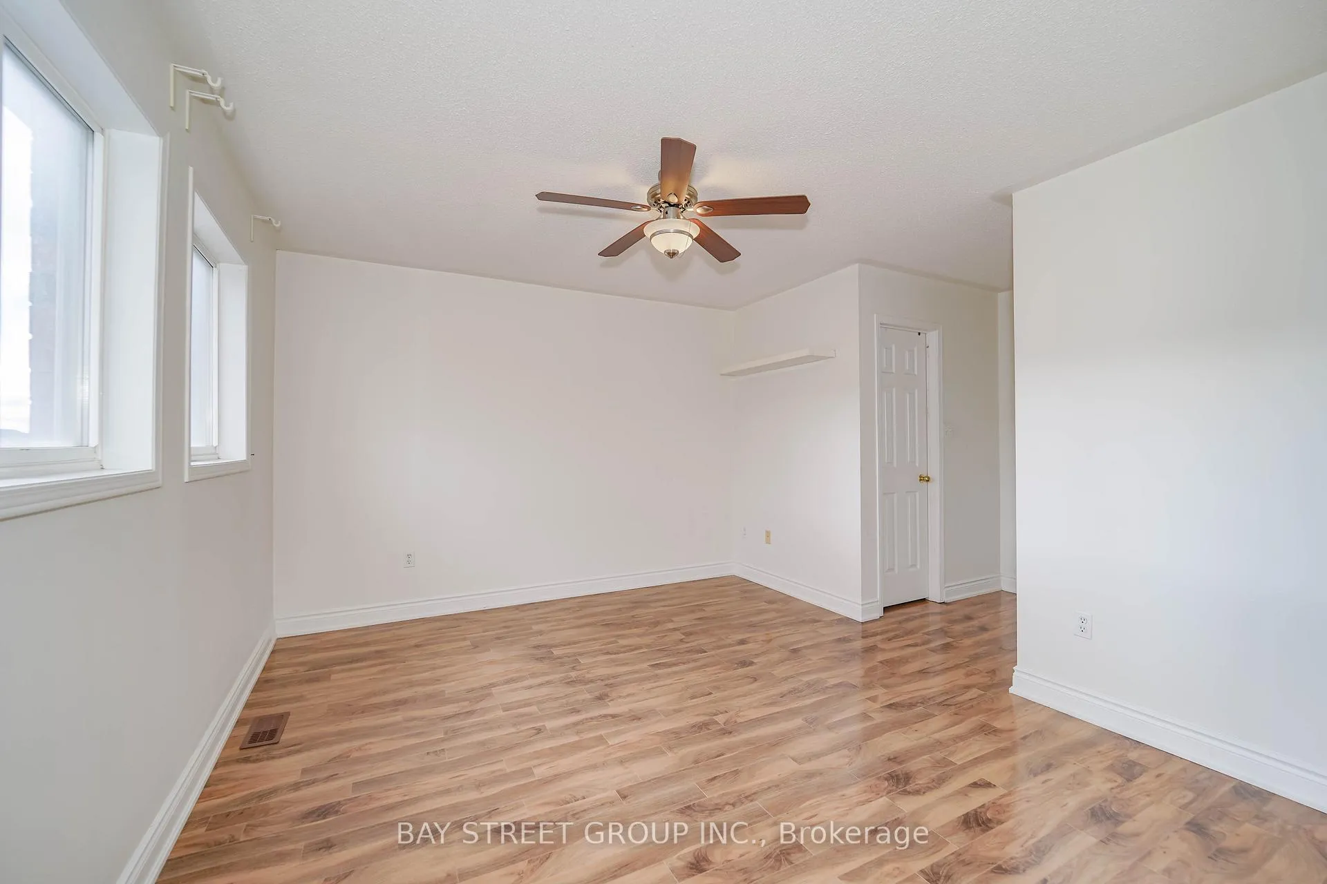 Photo 29 of 407 Hollandview Trail, Aurora, Bayview Wellington — HOMEH