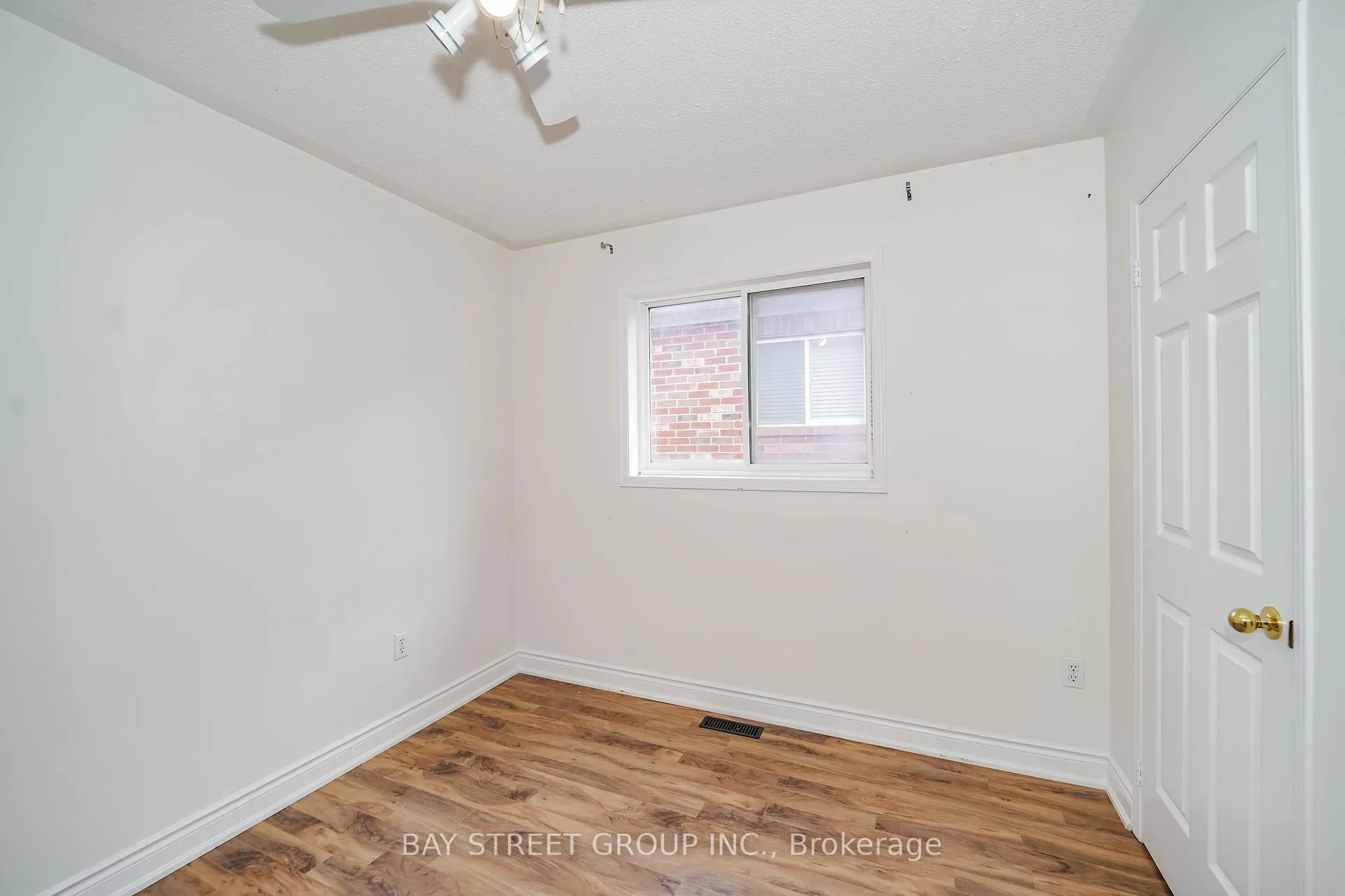 Photo 32 of 407 Hollandview Trail, Aurora, Bayview Wellington — HOMEH