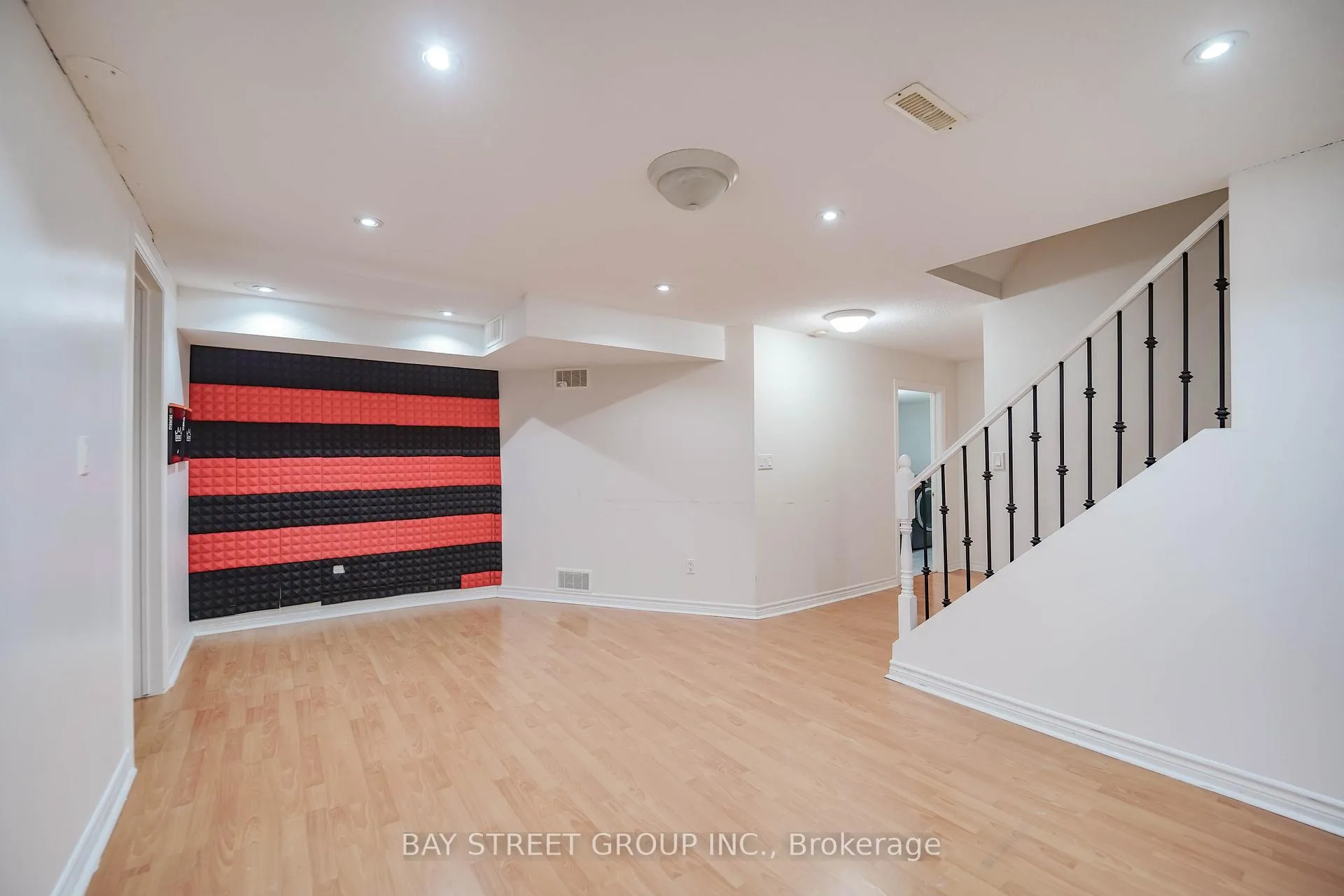 Photo 37 of 407 Hollandview Trail, Aurora, Bayview Wellington — HOMEH