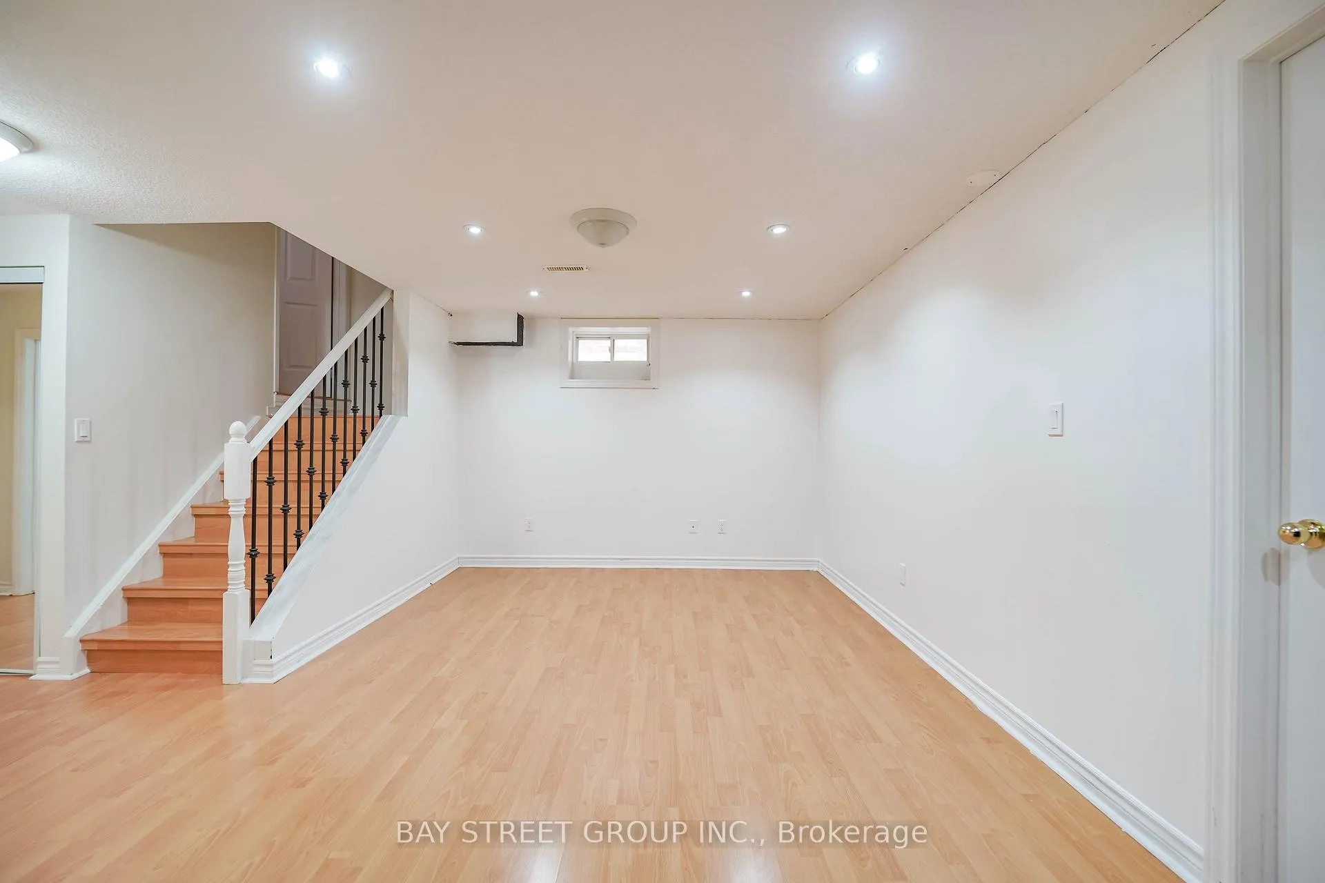 Photo 39 of 407 Hollandview Trail, Aurora, Bayview Wellington — HOMEH