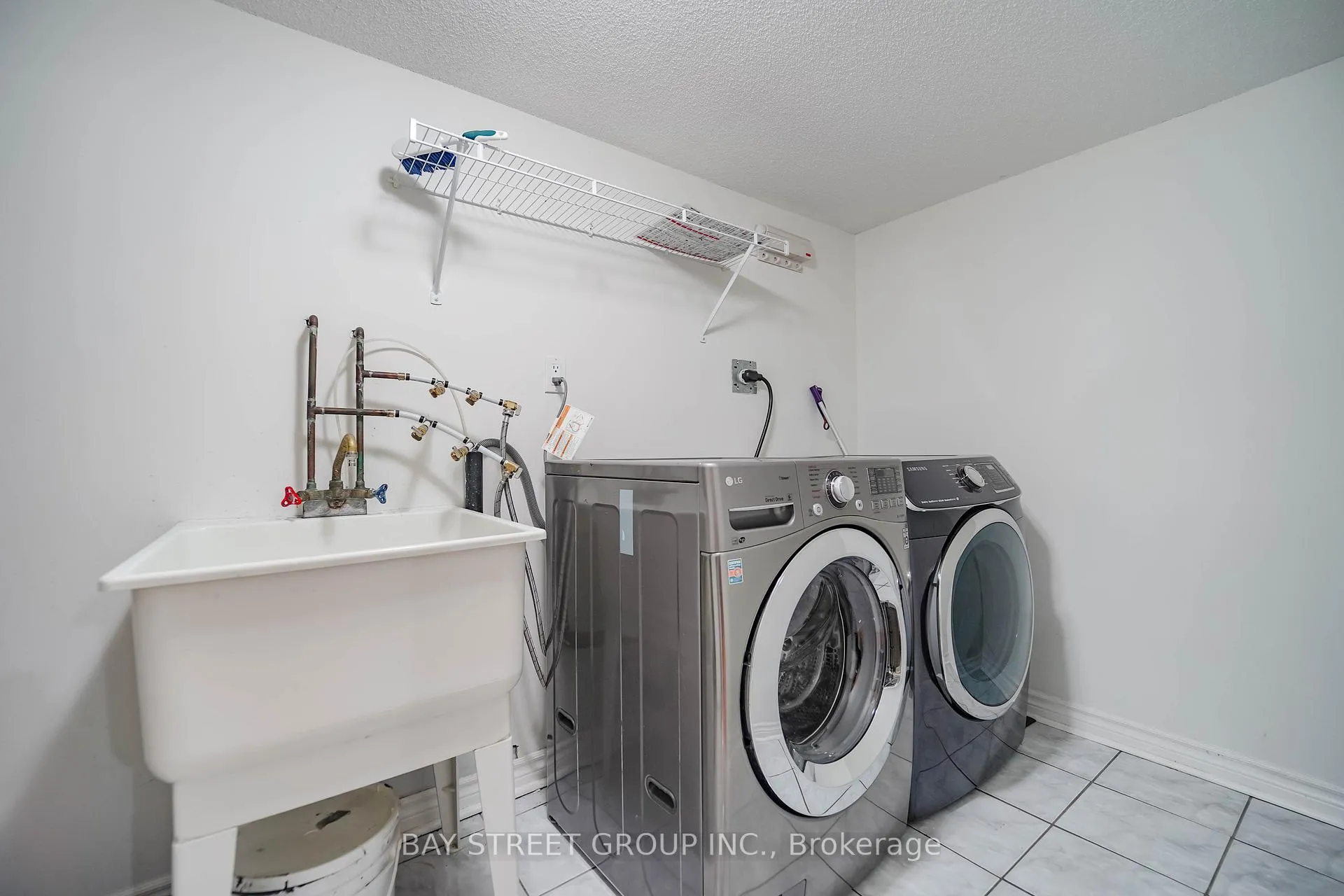Photo 42 of 407 Hollandview Trail, Aurora, Bayview Wellington — HOMEH