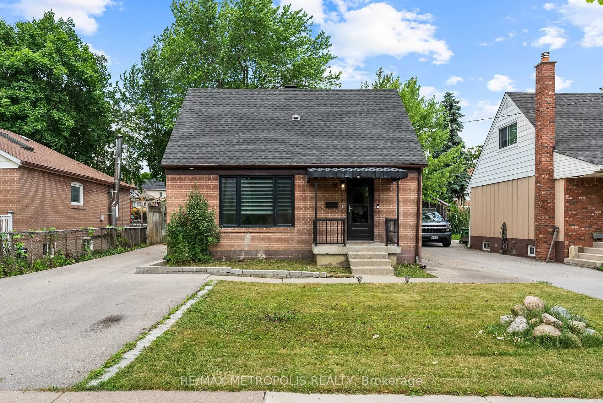 Front of Unit Bsmnt, 96 Allenby Avenue