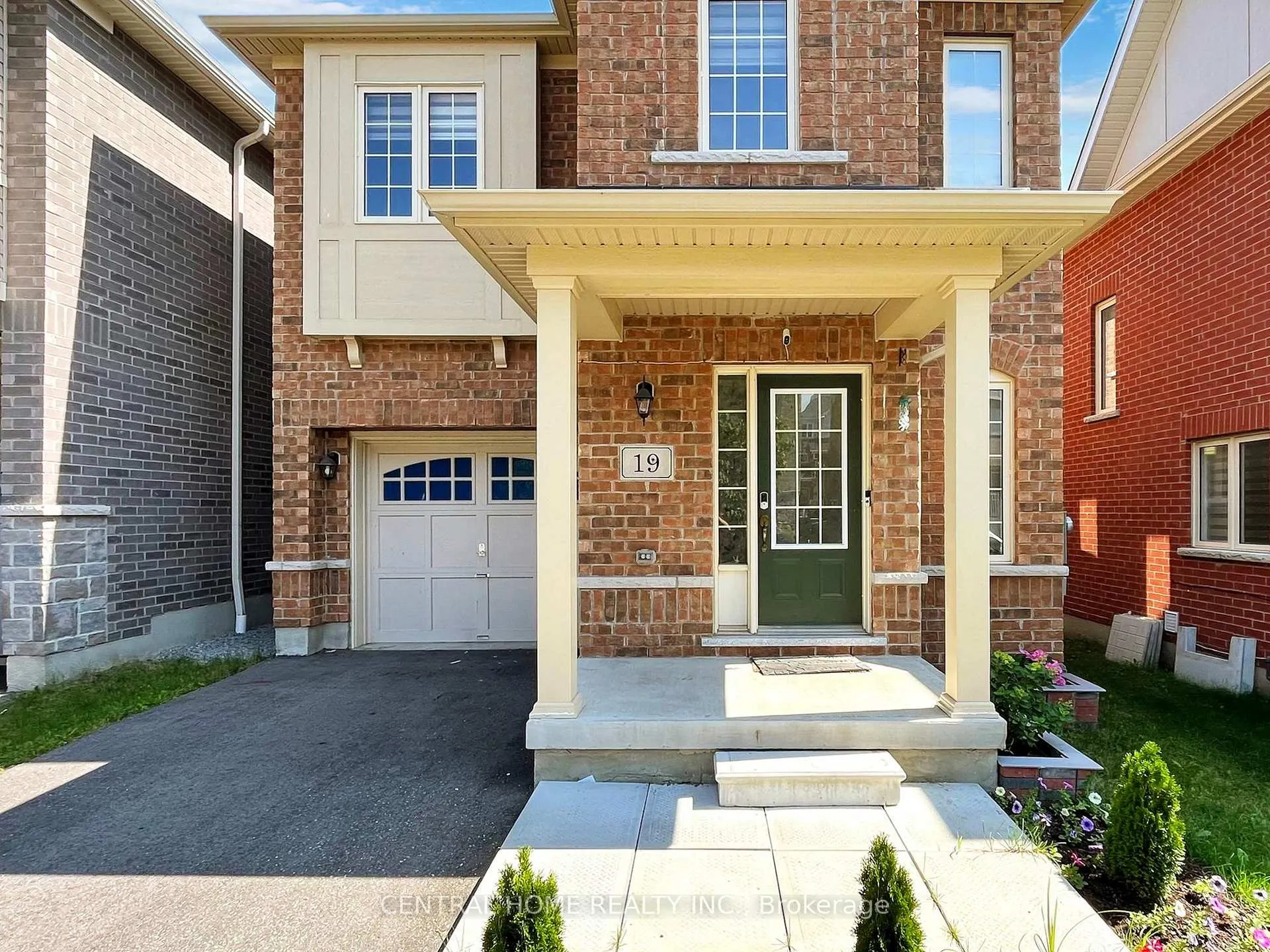 Photo 9 of 19 Camilleri Road, Ajax, Central East — HOMEH