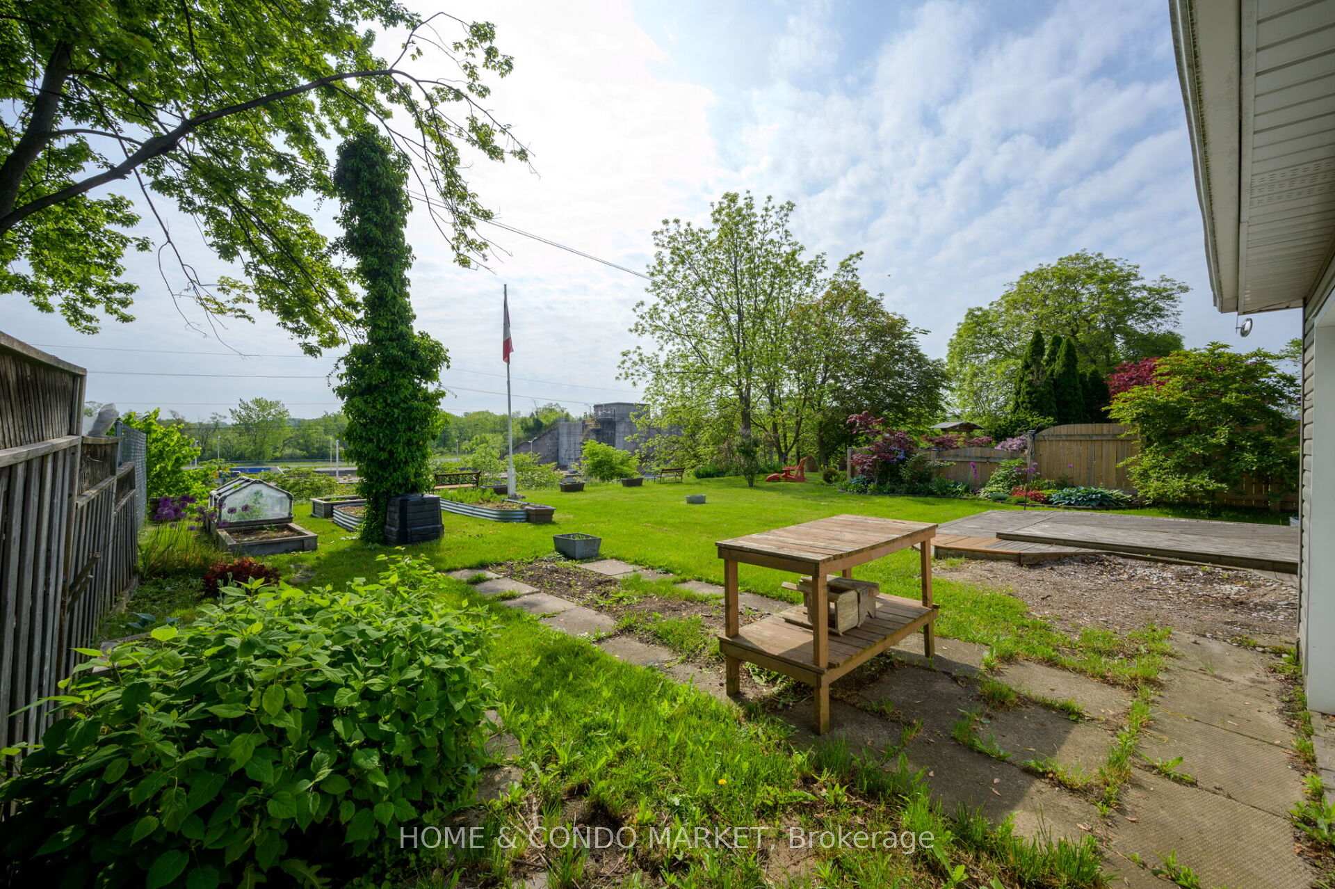 Photo 38 of 16 Greenhill Drive, Thorold, Thorold Downtown — HOMEH