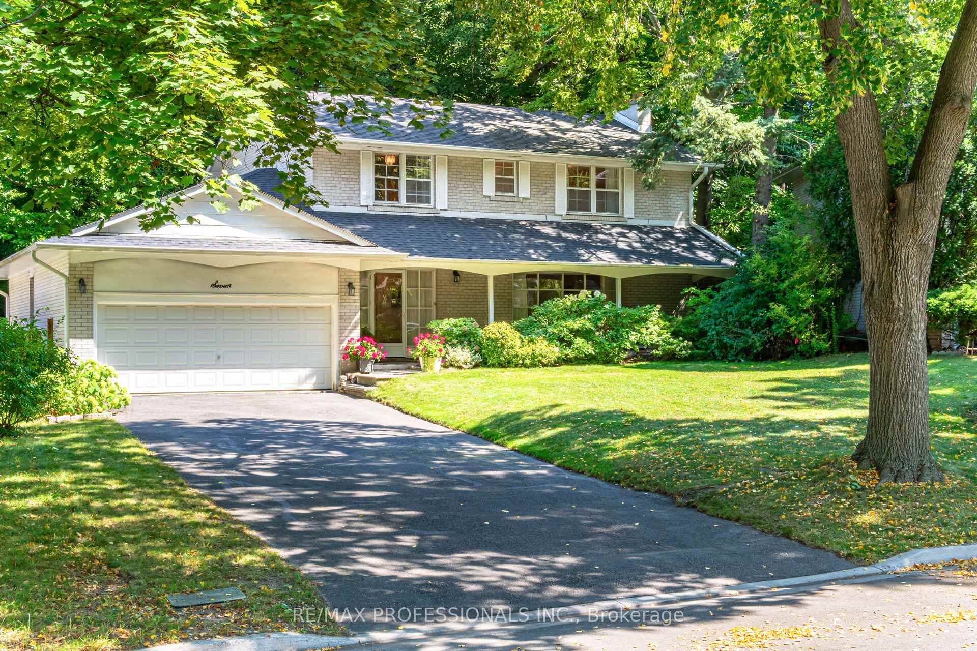 Photo 1 of 7 Queensborough Crescent, Etobicoke, Willowridge-Martingrove-Richview — HOMEH