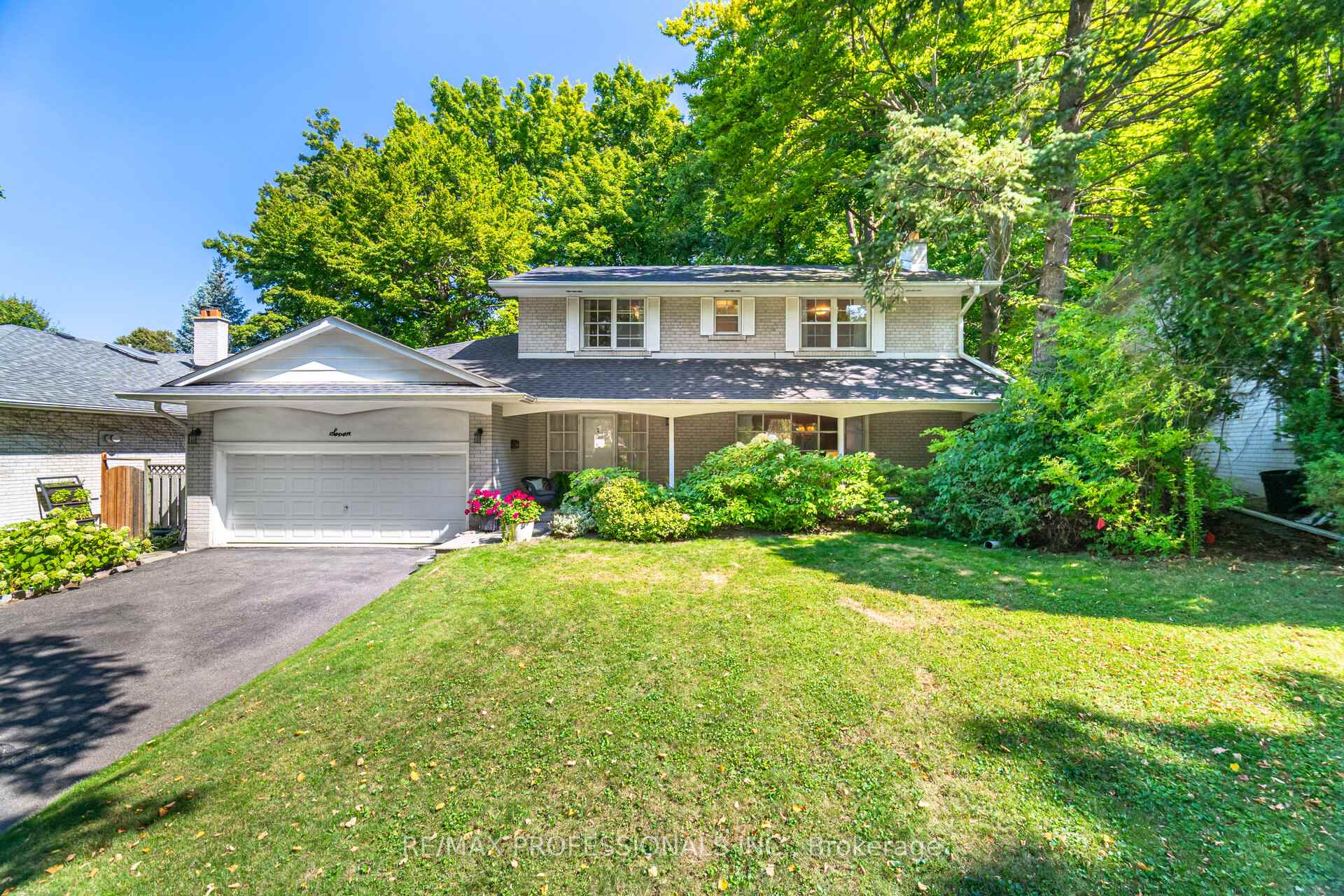 Photo 2 of 7 Queensborough Crescent, Etobicoke, Willowridge-Martingrove-Richview — HOMEH