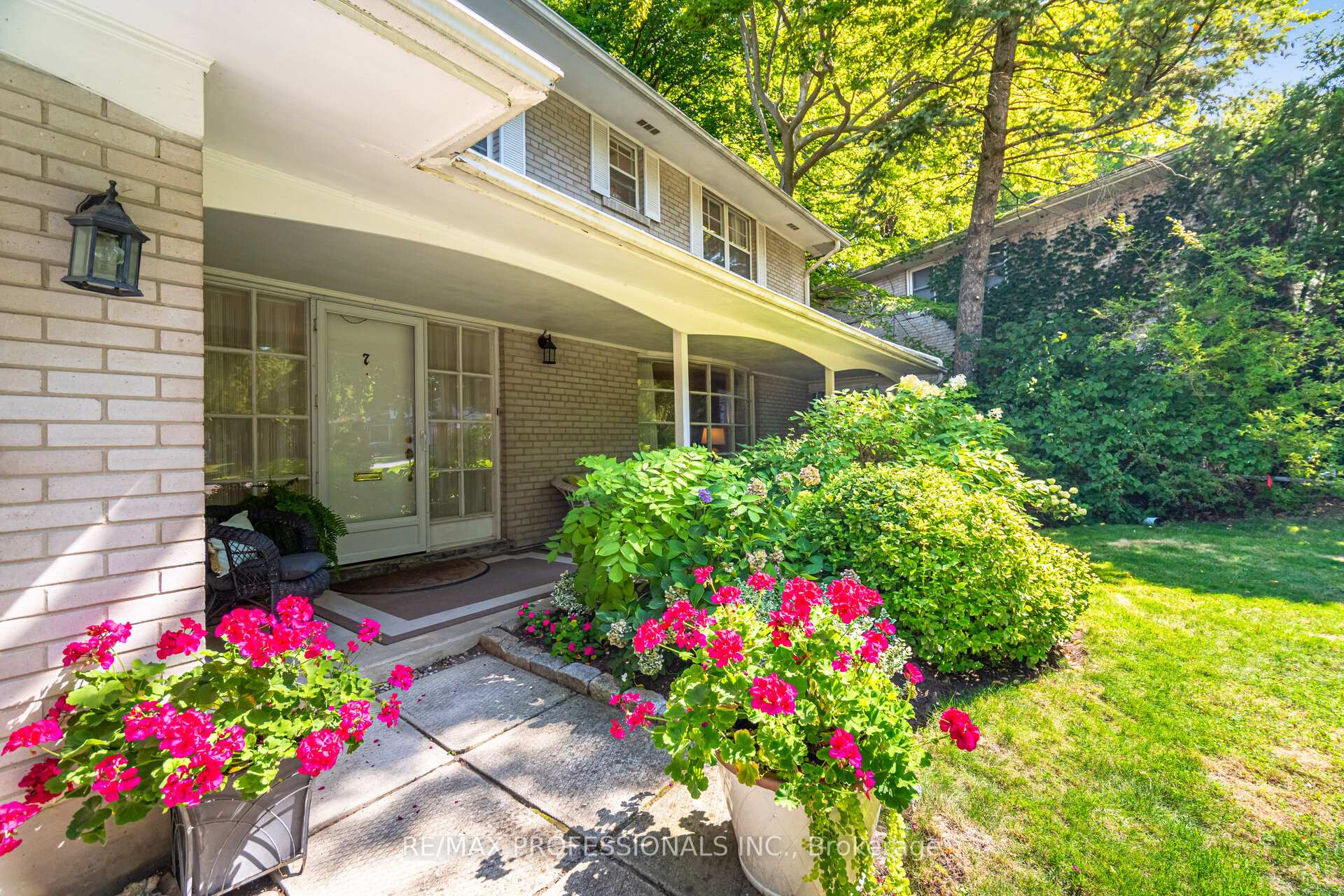 Photo 4 of 7 Queensborough Crescent, Etobicoke, Willowridge-Martingrove-Richview — HOMEH