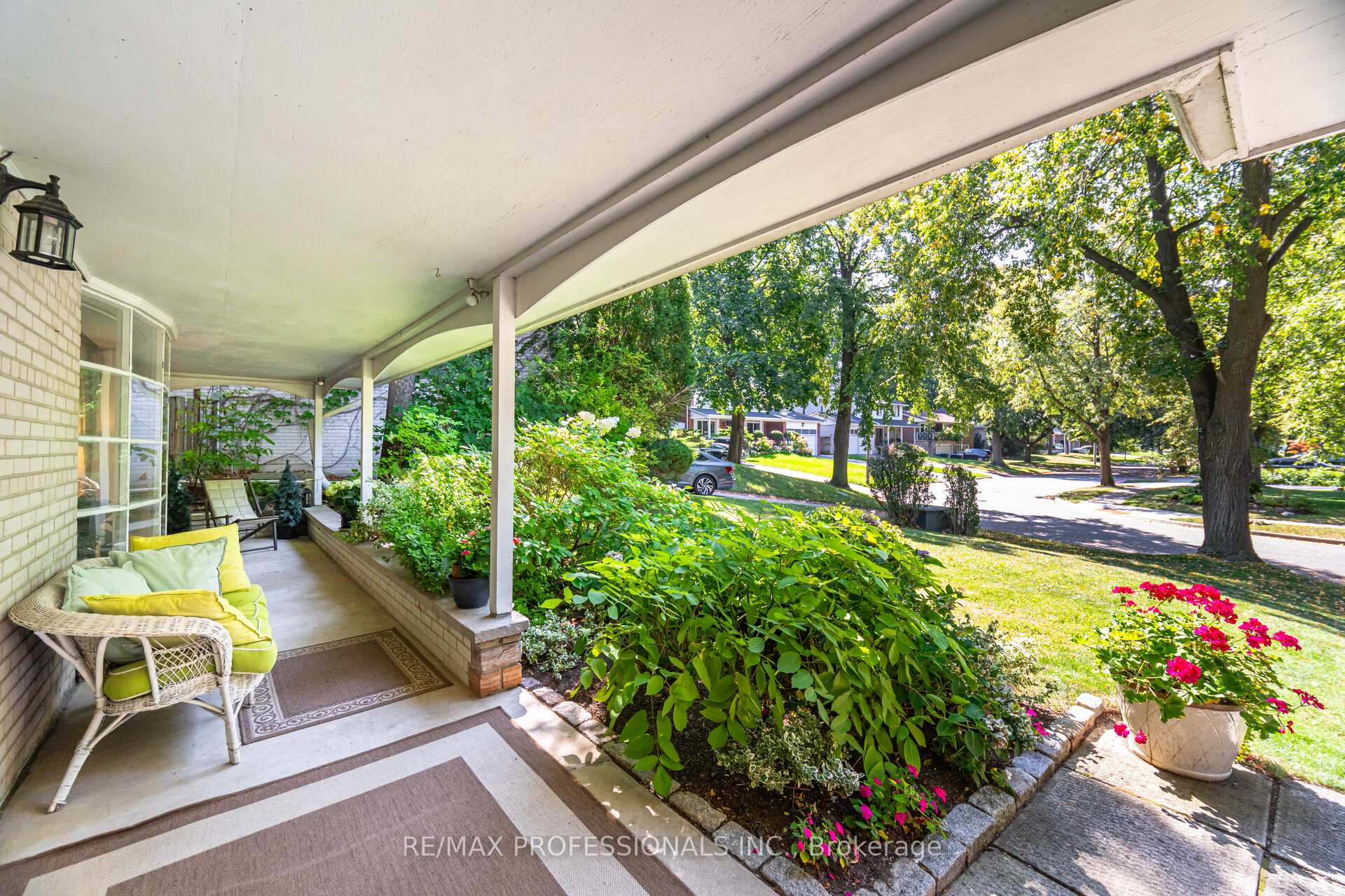 Photo 5 of 7 Queensborough Crescent, Etobicoke, Willowridge-Martingrove-Richview — HOMEH