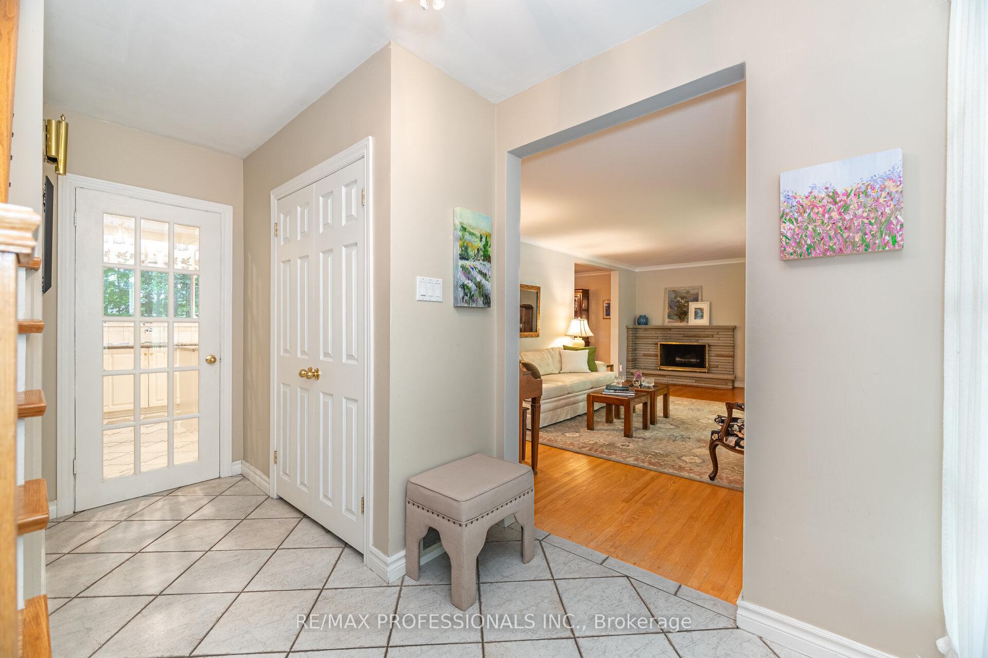 Photo 6 of 7 Queensborough Crescent, Etobicoke, Willowridge-Martingrove-Richview — HOMEH
