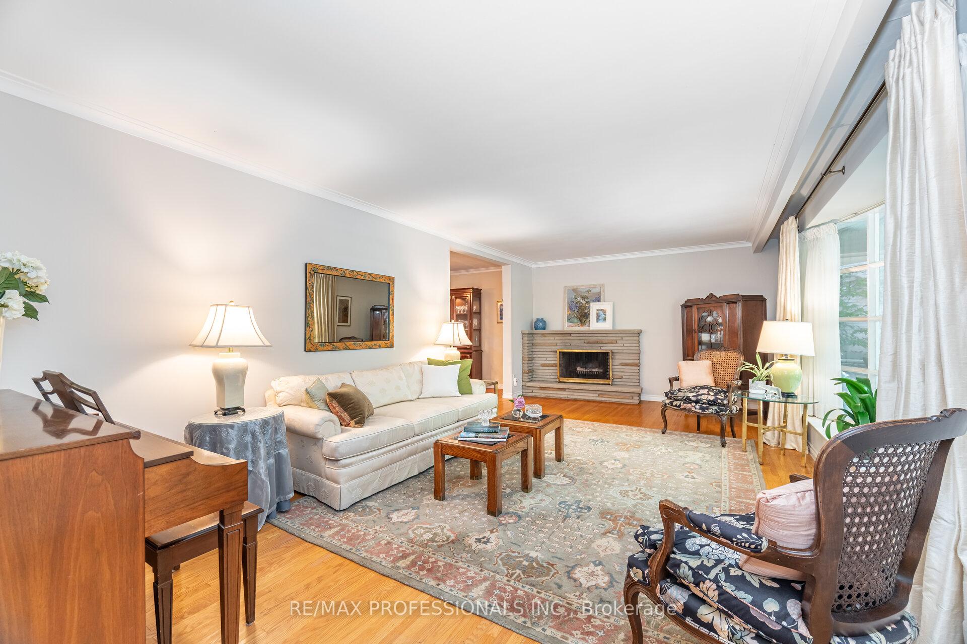 Photo 7 of 7 Queensborough Crescent, Etobicoke, Willowridge-Martingrove-Richview — HOMEH