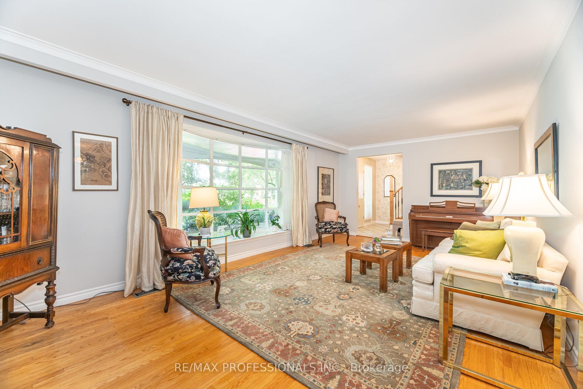 Photo 8 of 7 Queensborough Crescent, Etobicoke, Willowridge-Martingrove-Richview — HOMEH