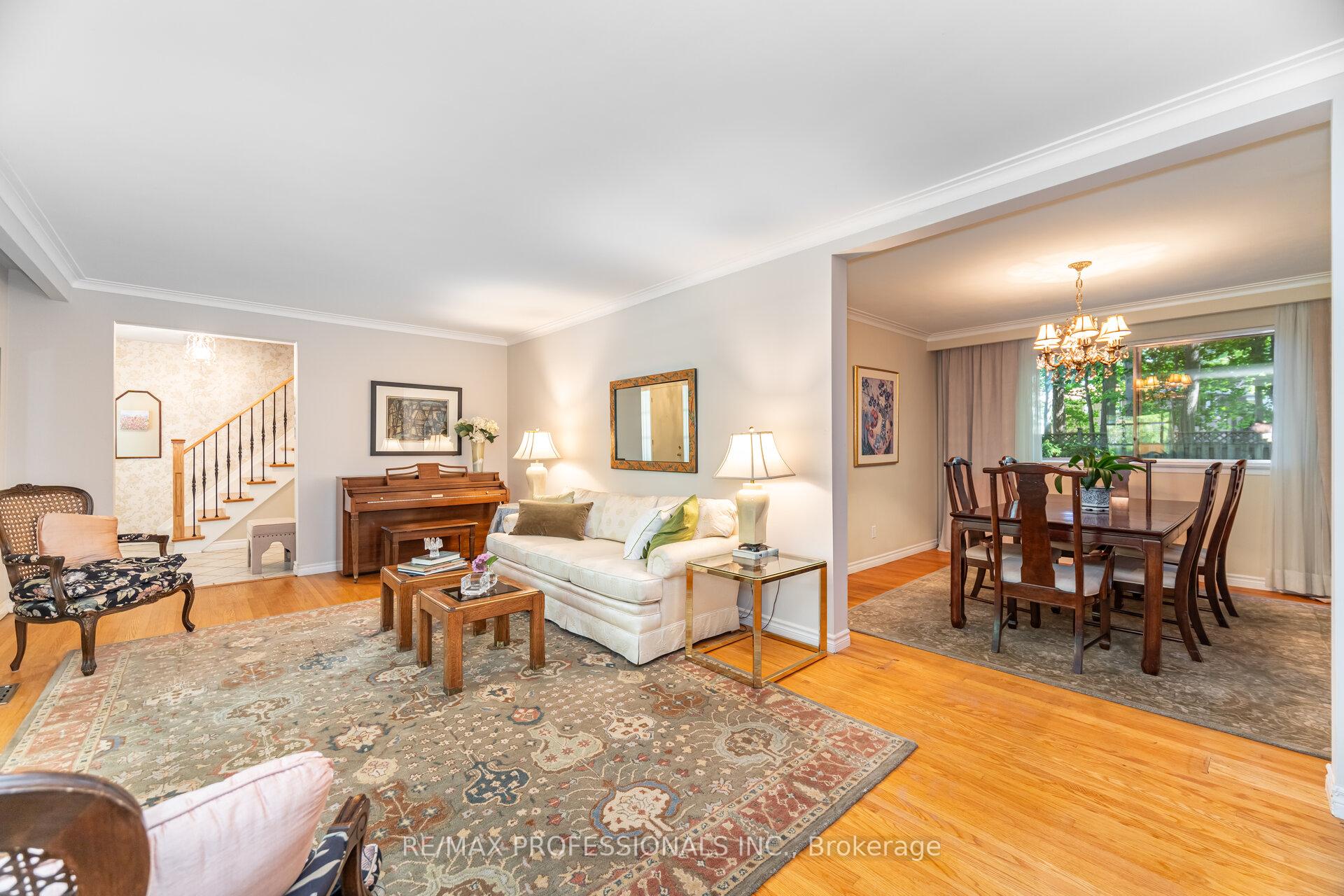 Photo 9 of 7 Queensborough Crescent, Etobicoke, Willowridge-Martingrove-Richview — HOMEH