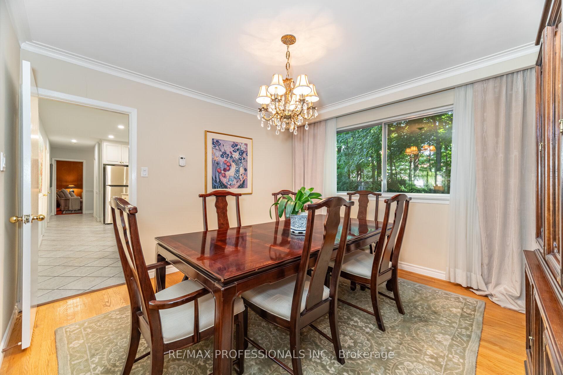 Photo 11 of 7 Queensborough Crescent, Etobicoke, Willowridge-Martingrove-Richview — HOMEH