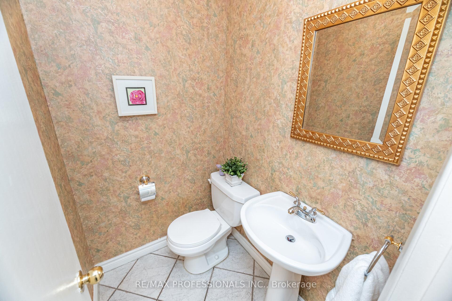 Photo 17 of 7 Queensborough Crescent, Etobicoke, Willowridge-Martingrove-Richview — HOMEH