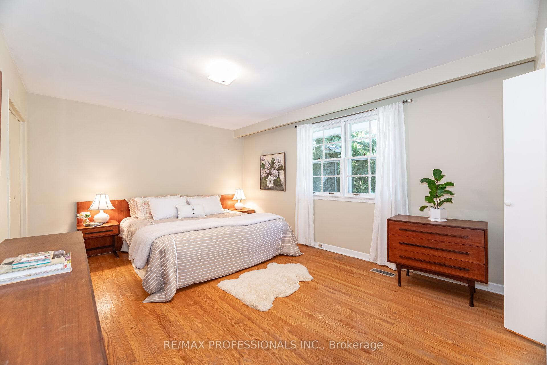 Photo 18 of 7 Queensborough Crescent, Etobicoke, Willowridge-Martingrove-Richview — HOMEH
