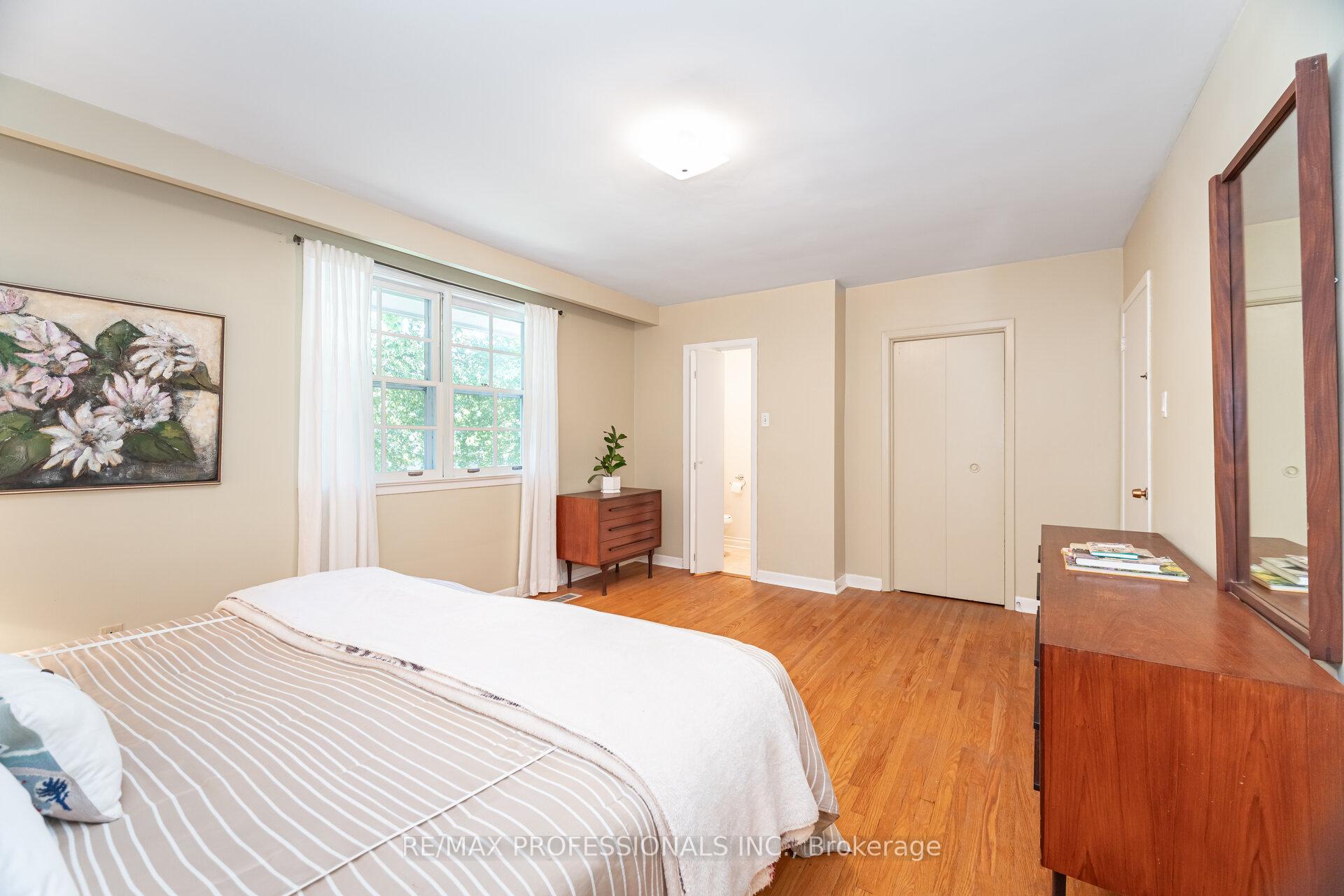 Photo 19 of 7 Queensborough Crescent, Etobicoke, Willowridge-Martingrove-Richview — HOMEH