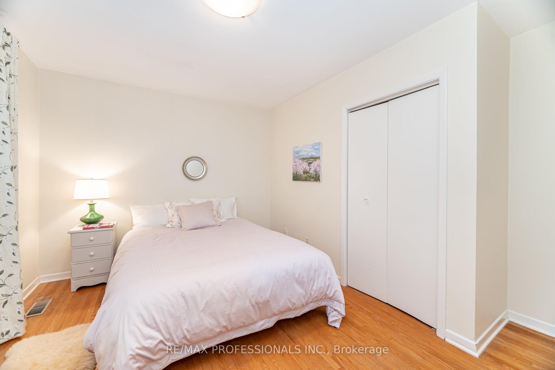 Photo 21 of 7 Queensborough Crescent, Etobicoke, Willowridge-Martingrove-Richview — HOMEH
