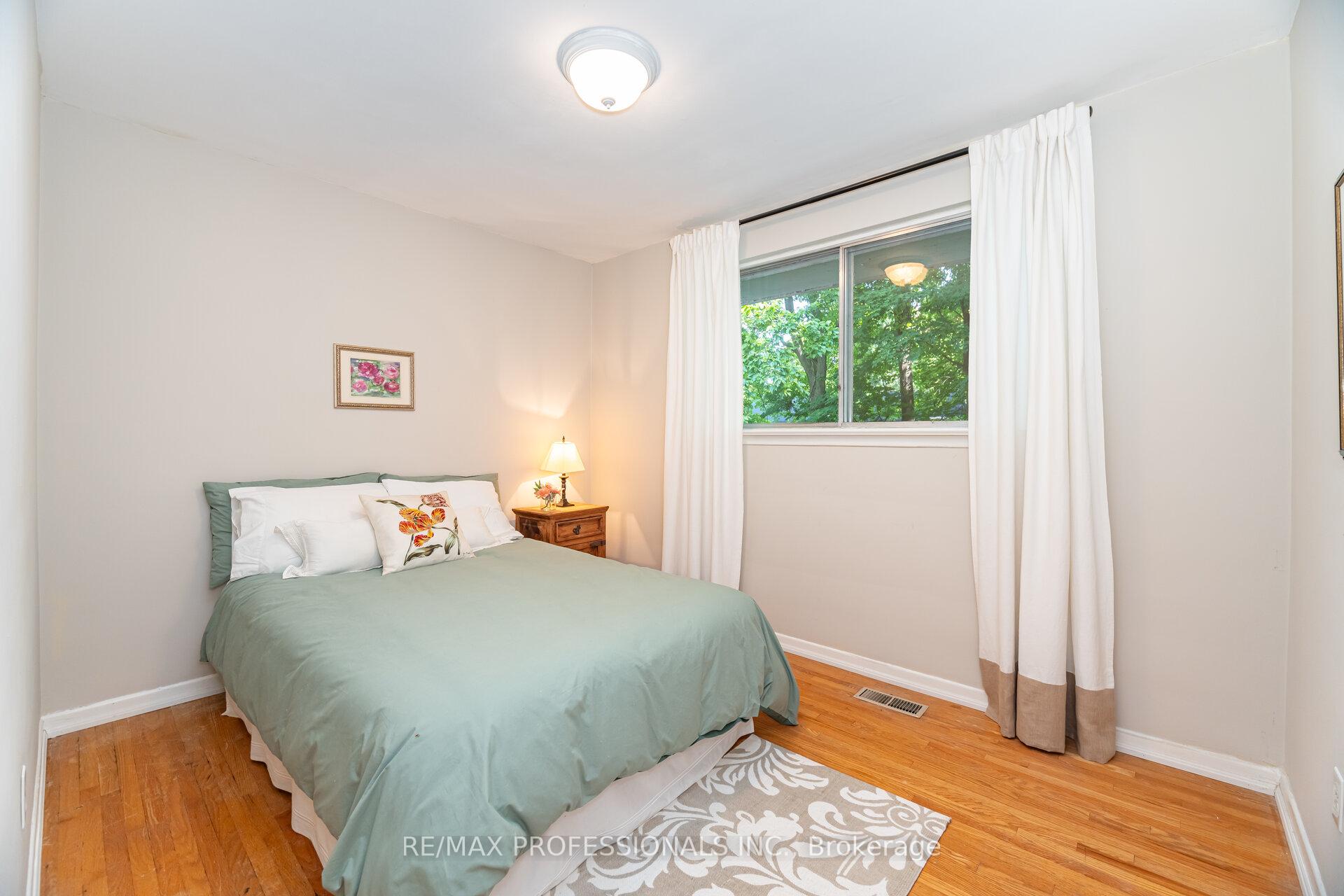 Photo 24 of 7 Queensborough Crescent, Etobicoke, Willowridge-Martingrove-Richview — HOMEH