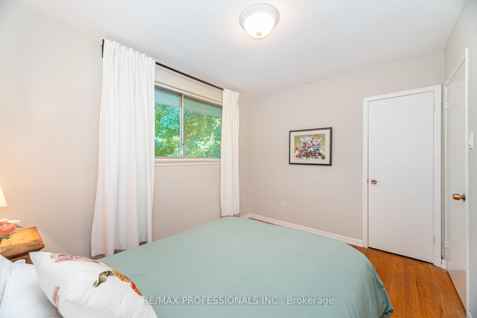 Photo 25 of 7 Queensborough Crescent, Etobicoke, Willowridge-Martingrove-Richview — HOMEH