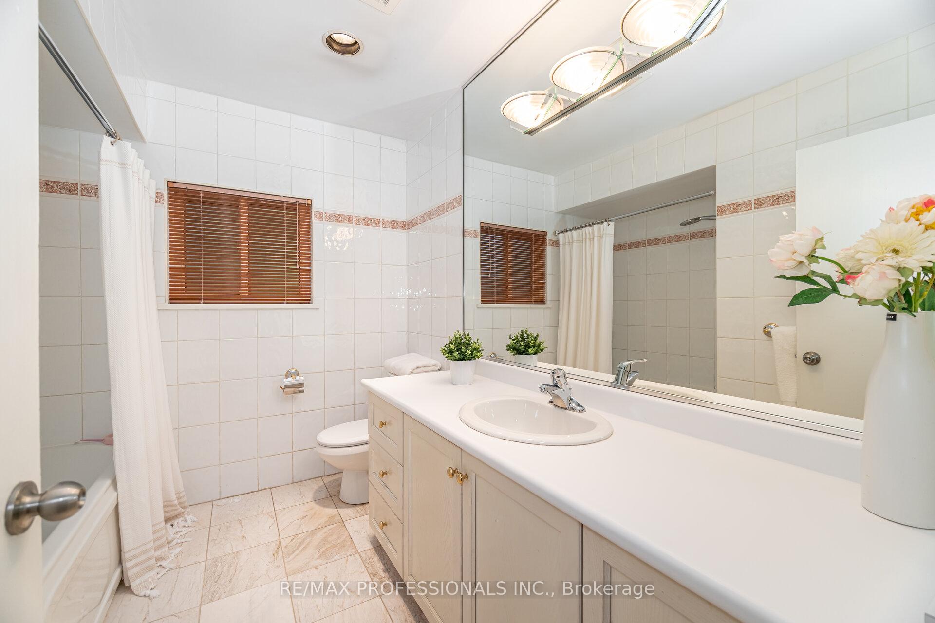 Photo 26 of 7 Queensborough Crescent, Etobicoke, Willowridge-Martingrove-Richview — HOMEH