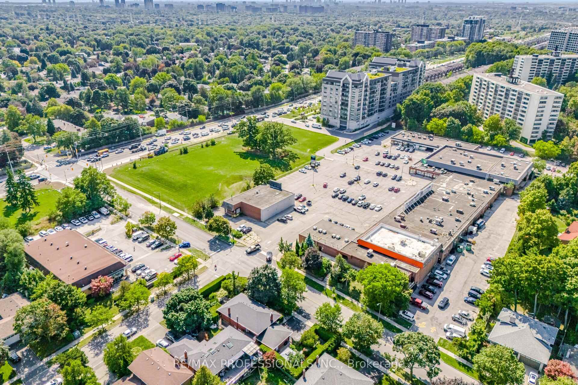 Photo 41 of 7 Queensborough Crescent, Etobicoke, Willowridge-Martingrove-Richview — HOMEH