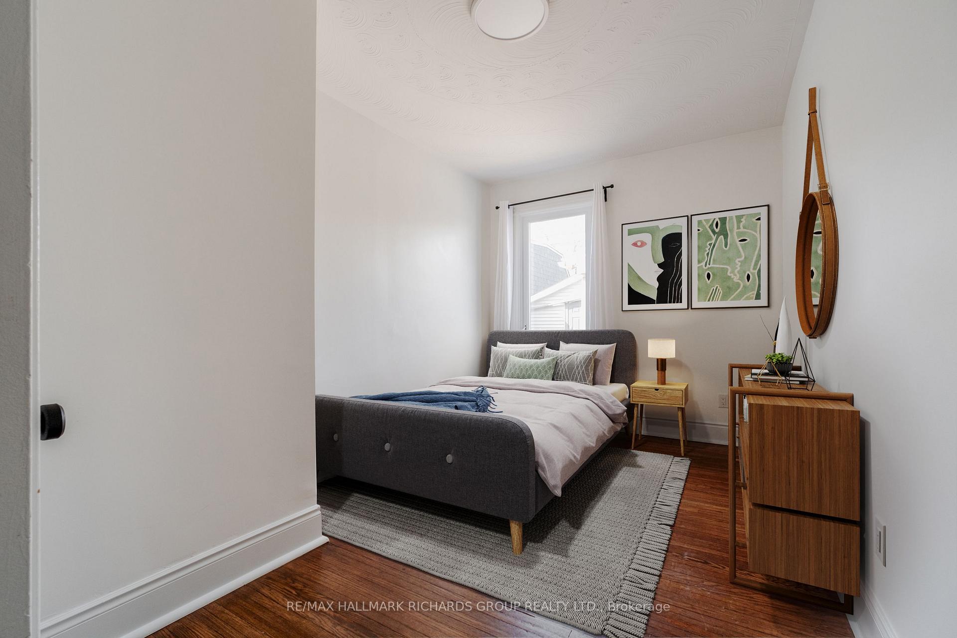 Front of Unit Main, 538 Roxton Road