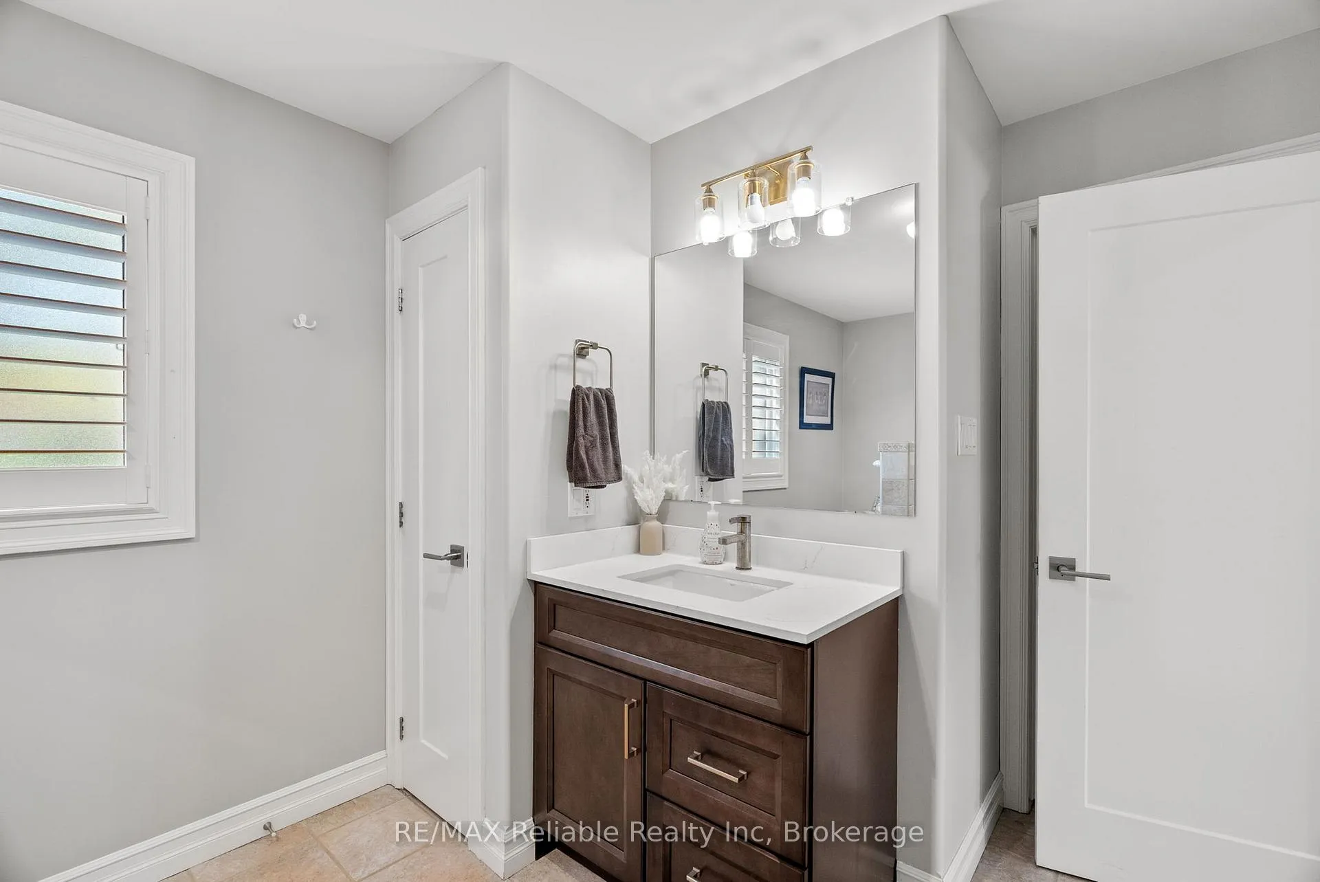 Photo 85 of 17 Harbour Court, Bluewater, Bayfield — HOMEH
