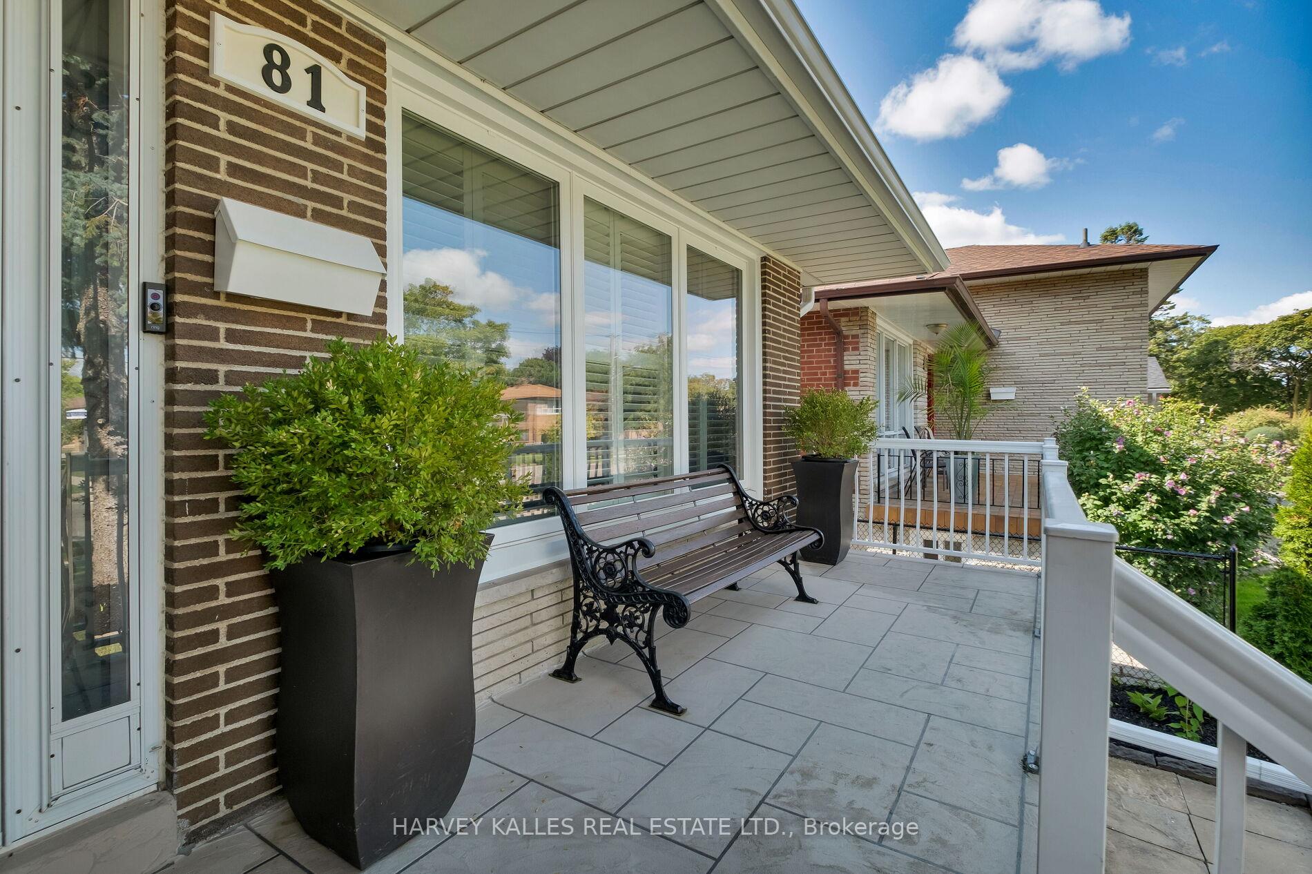 Photo 4 of 81 Summitcrest Drive, Etobicoke, Willowridge-Martingrove-Richview — HOMEH