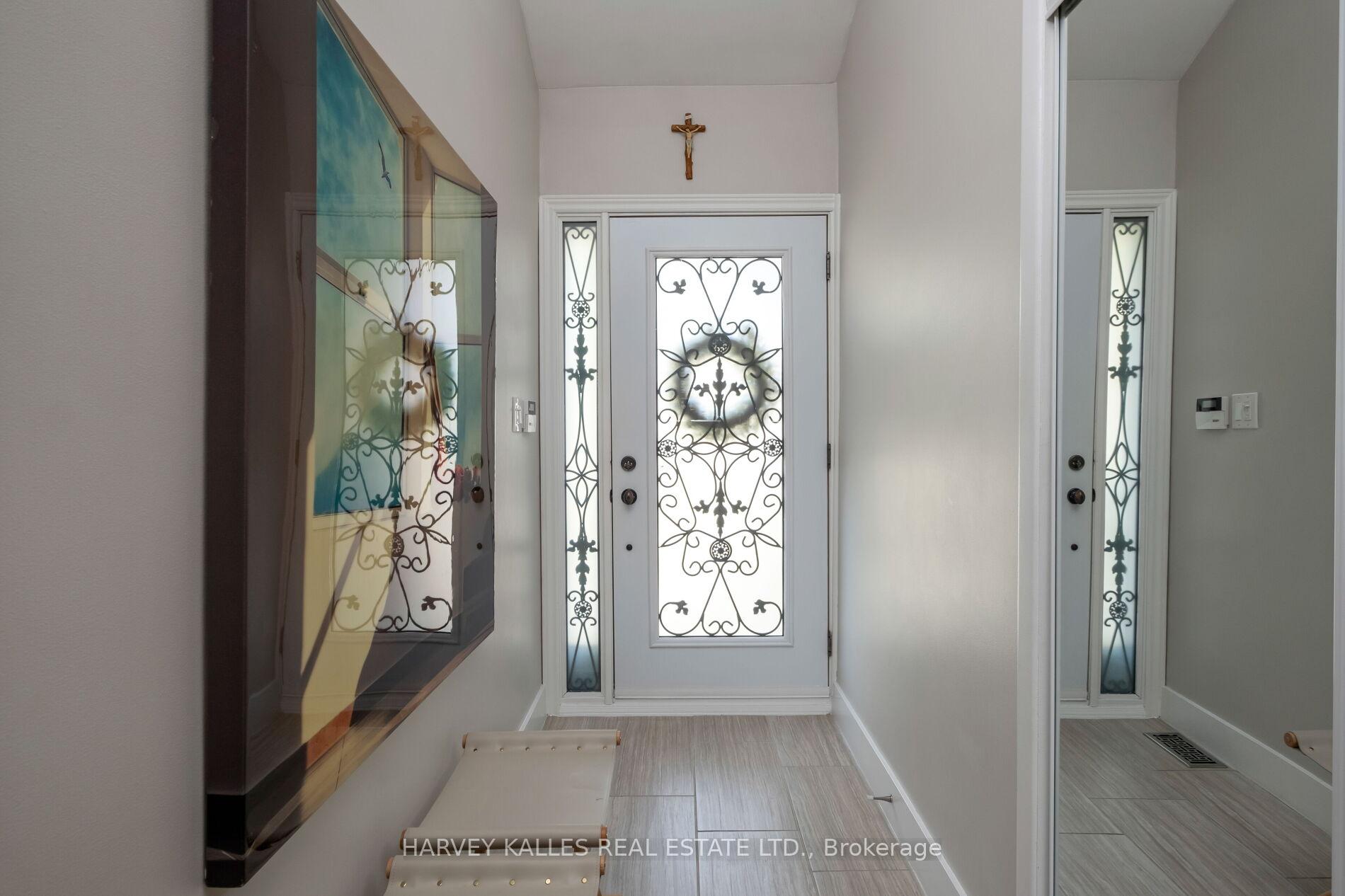 Photo 5 of 81 Summitcrest Drive, Etobicoke, Willowridge-Martingrove-Richview — HOMEH