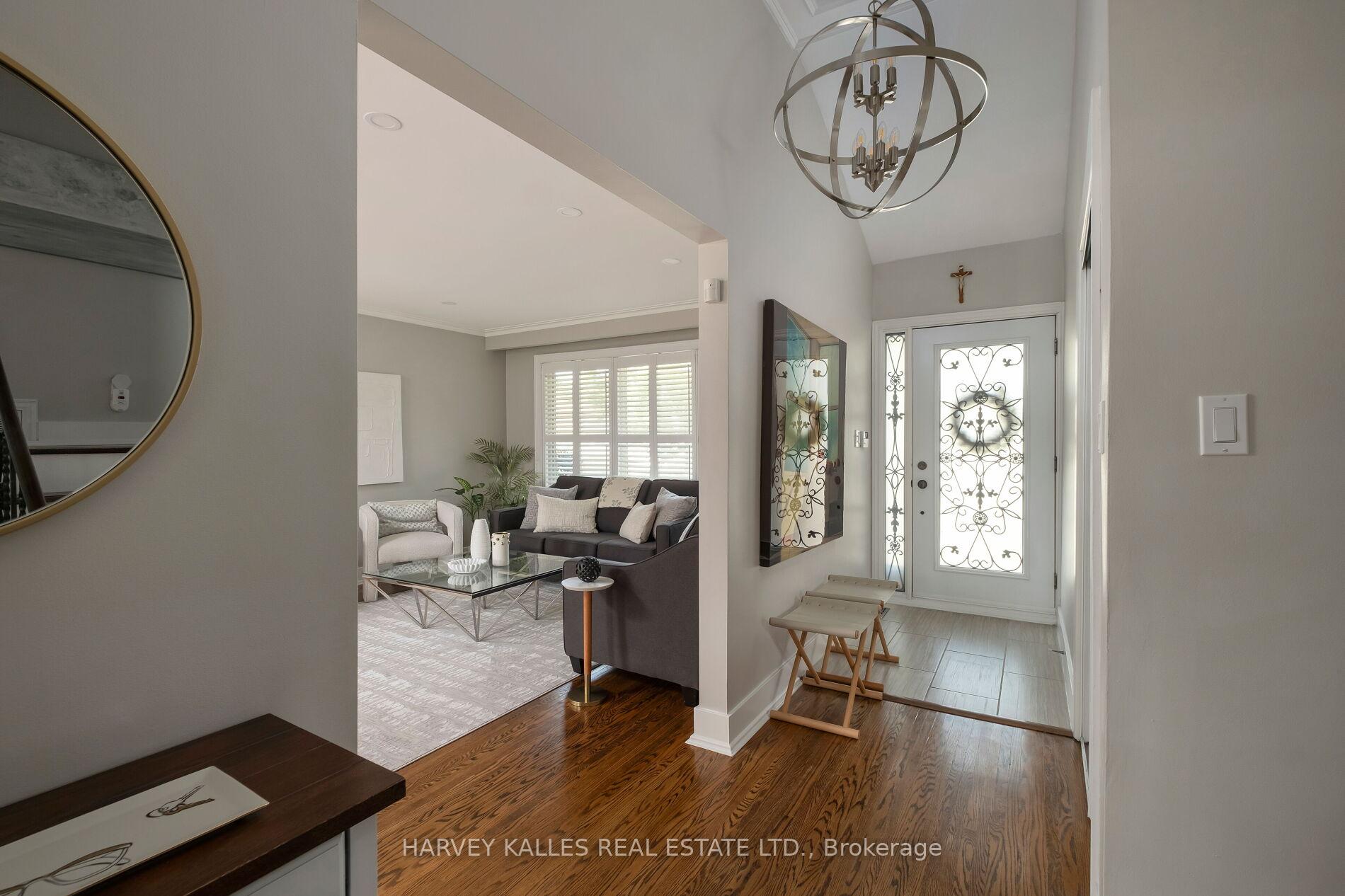 Photo 6 of 81 Summitcrest Drive, Etobicoke, Willowridge-Martingrove-Richview — HOMEH
