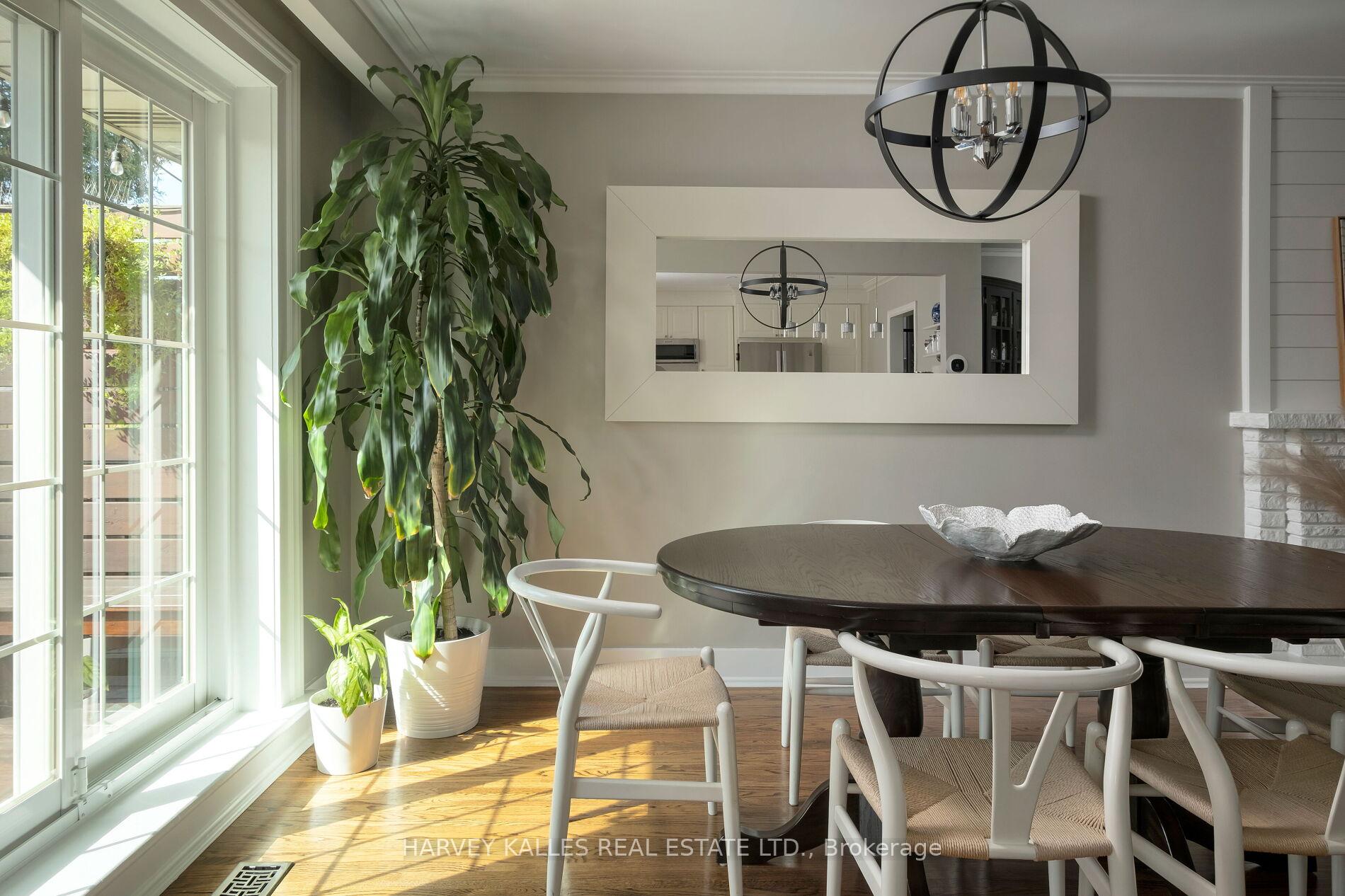 Photo 11 of 81 Summitcrest Drive, Etobicoke, Willowridge-Martingrove-Richview — HOMEH