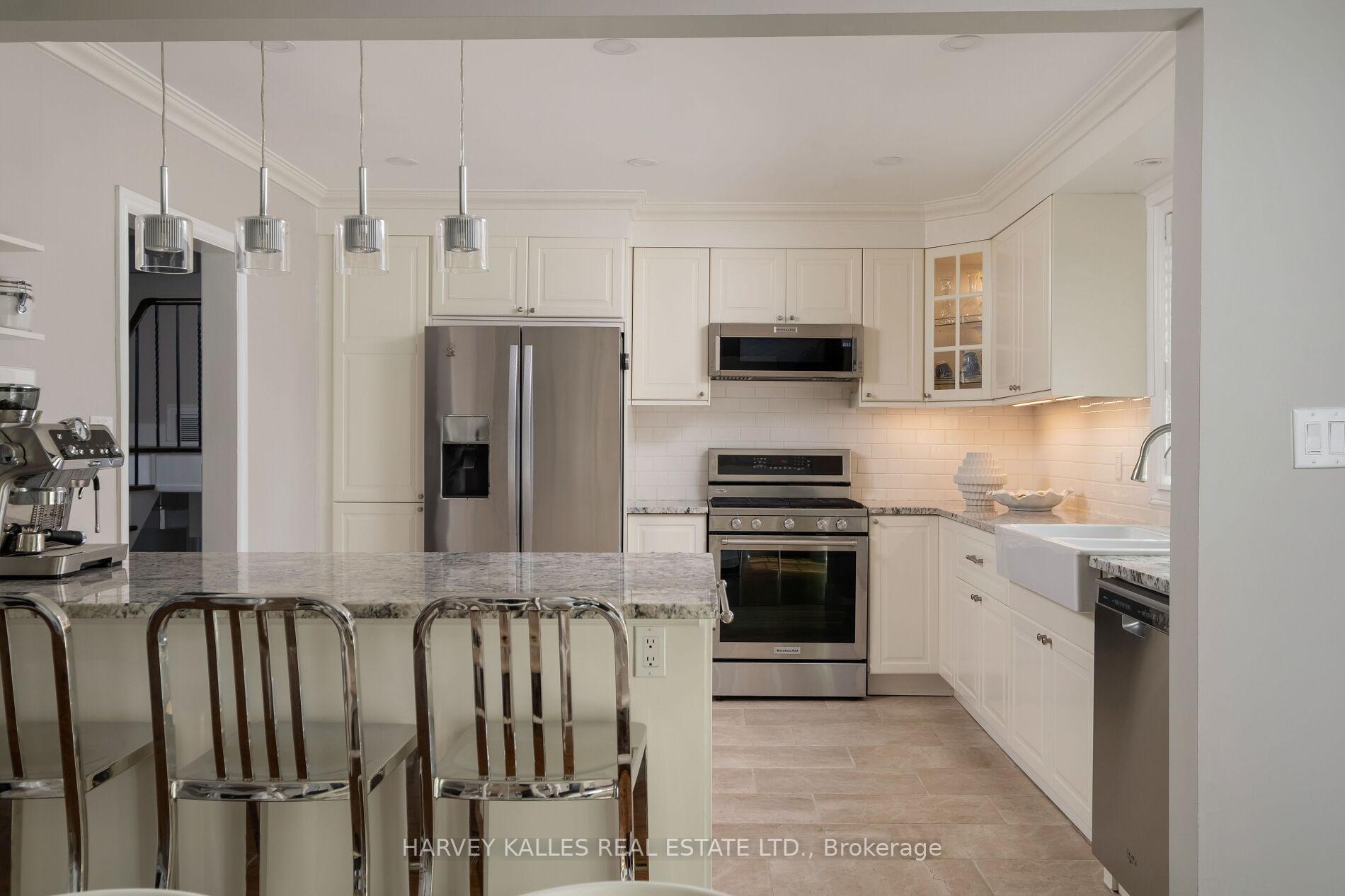 Photo 12 of 81 Summitcrest Drive, Etobicoke, Willowridge-Martingrove-Richview — HOMEH