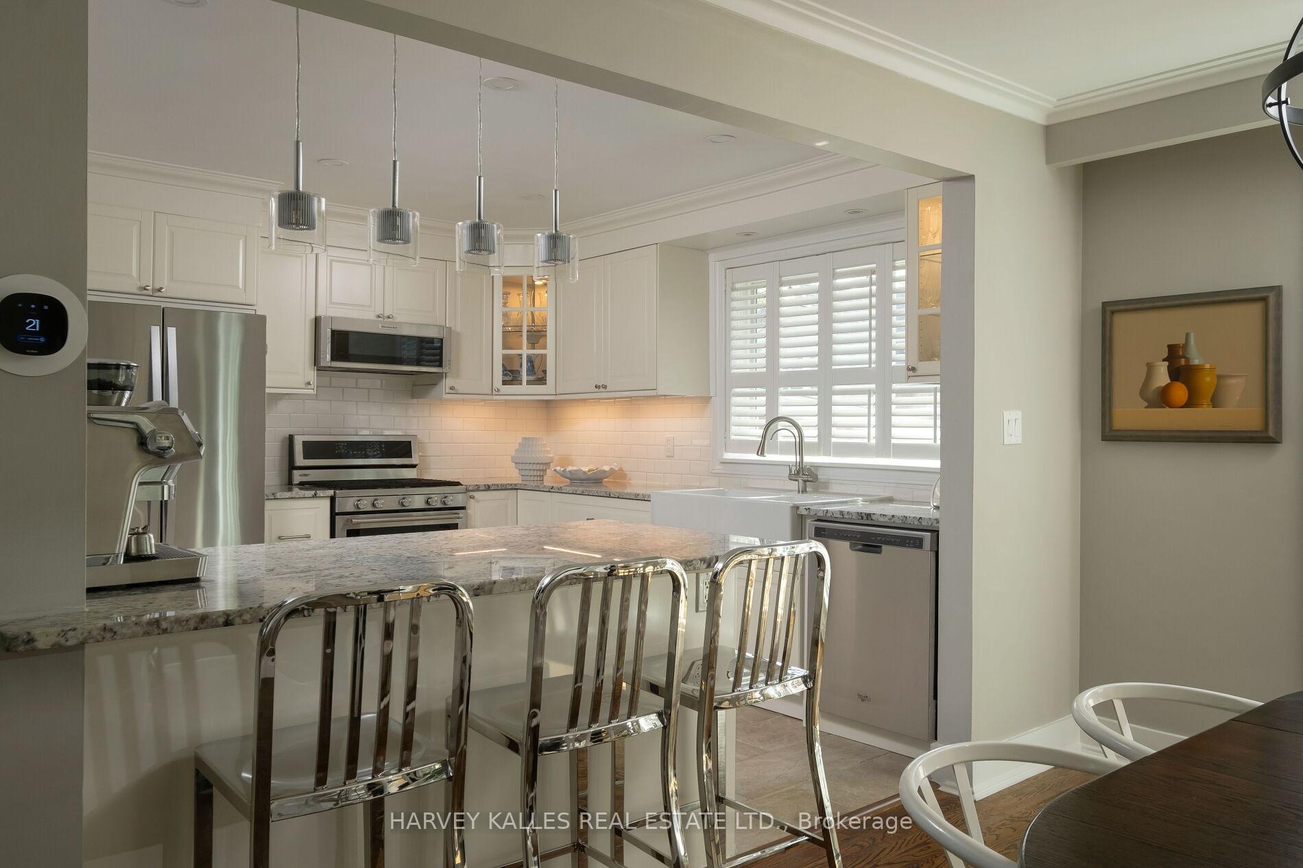 Photo 13 of 81 Summitcrest Drive, Etobicoke, Willowridge-Martingrove-Richview — HOMEH